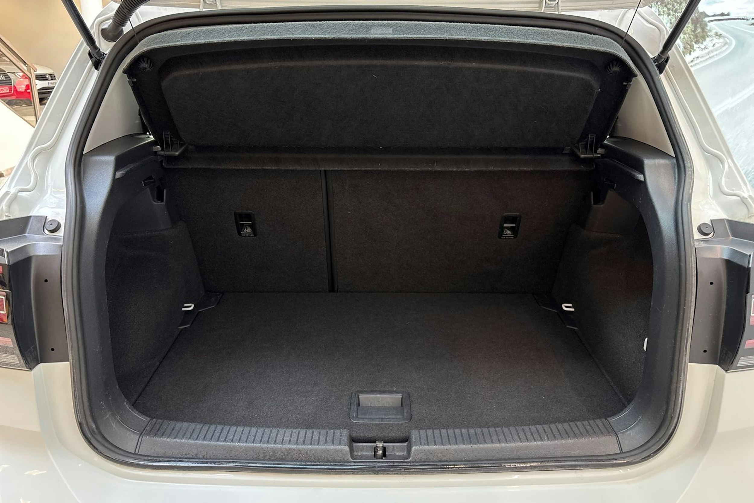 valkoinen Volkswagen T-Cross 2020 kuva 14.