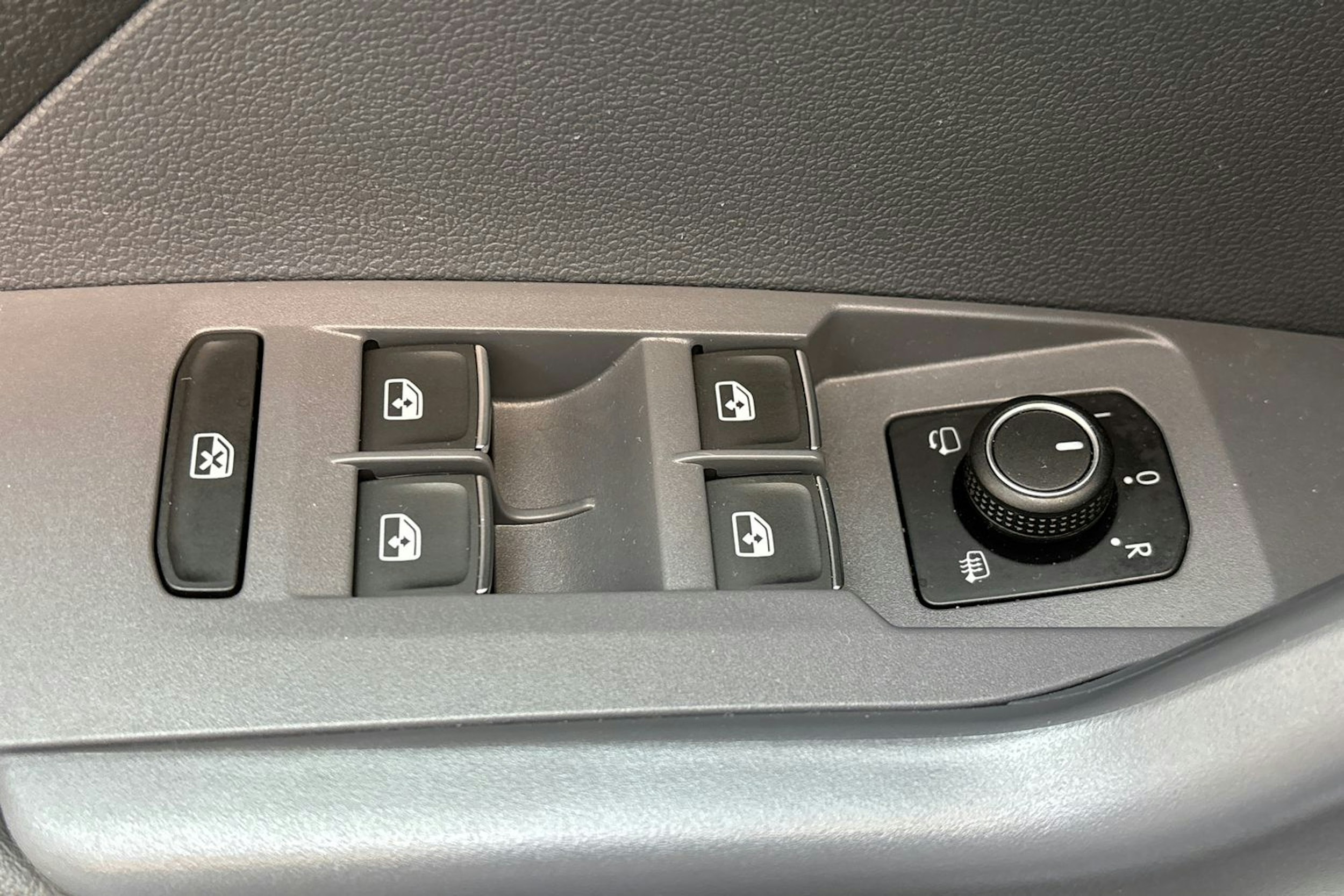 valkoinen Volkswagen T-Cross 2020 kuva 16.