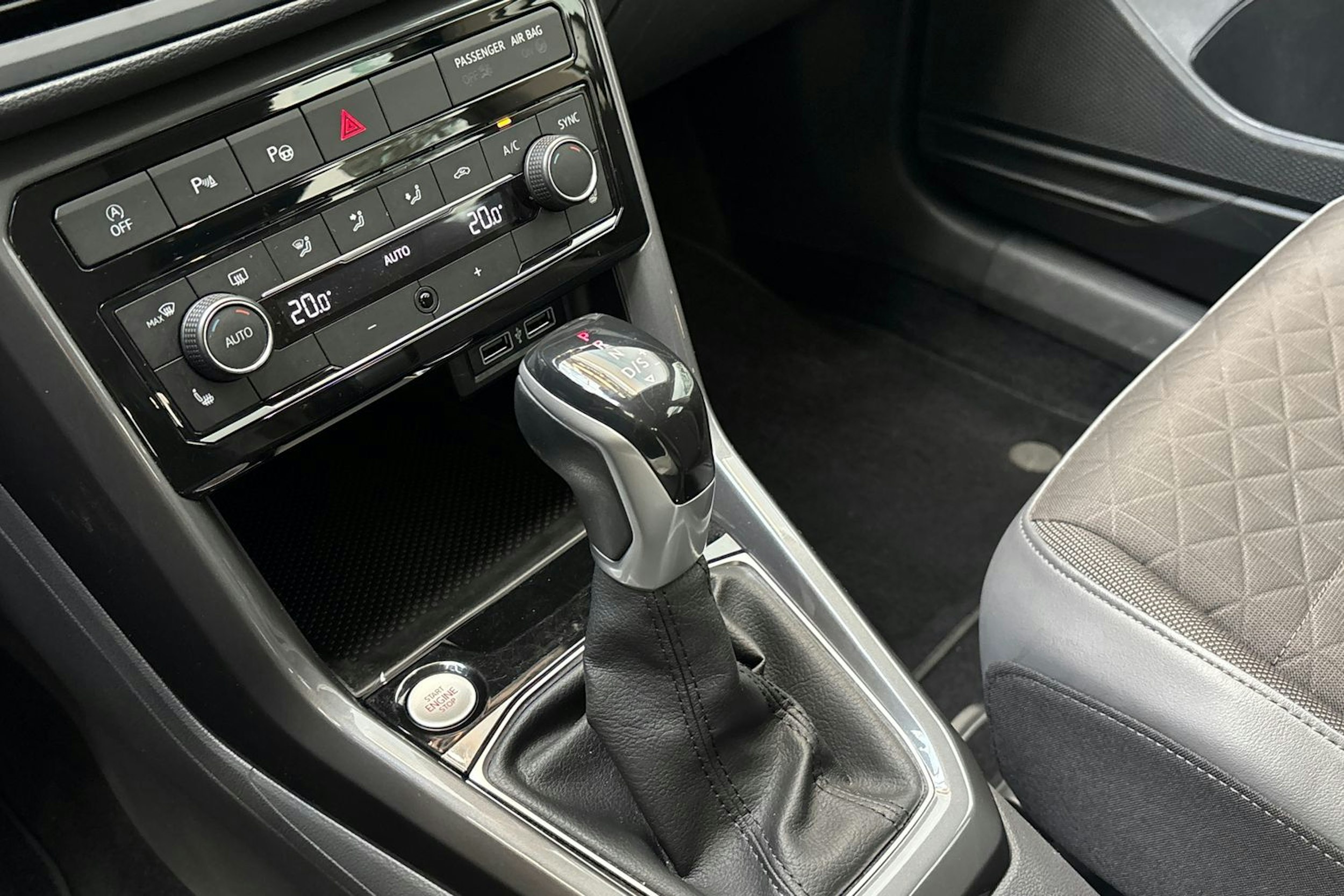 valkoinen Volkswagen T-Cross 2020 kuva 28.