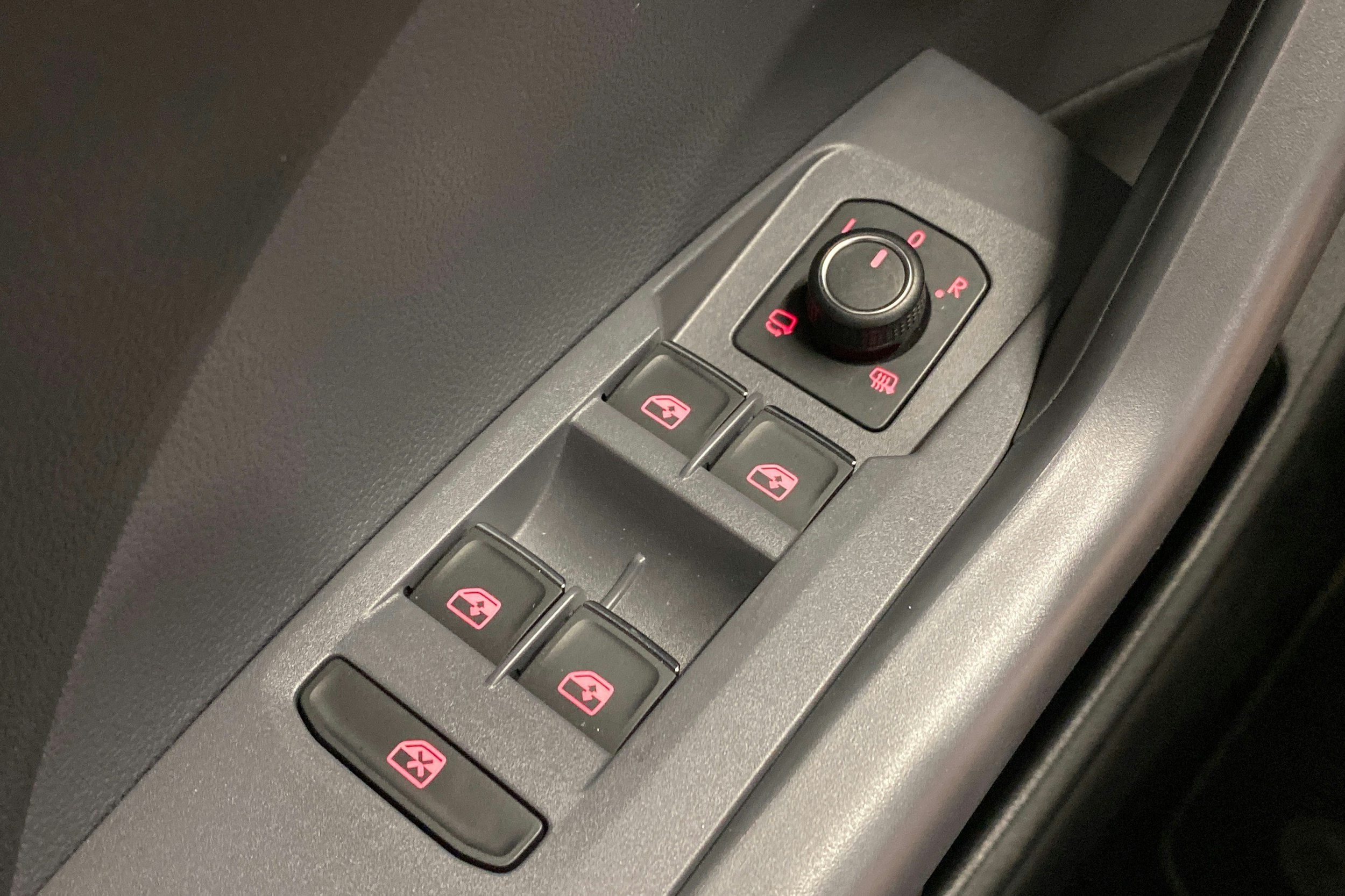 harmaa Volkswagen T-Cross 2020 kuva 17.