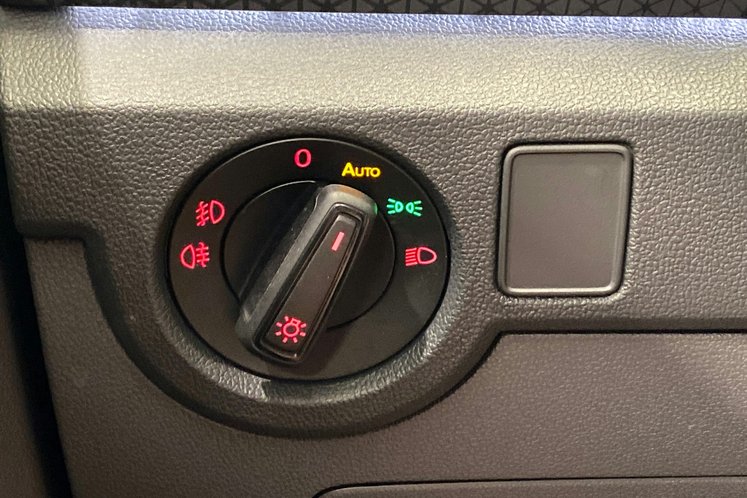 harmaa Volkswagen T-Cross 2020 kuva 18.