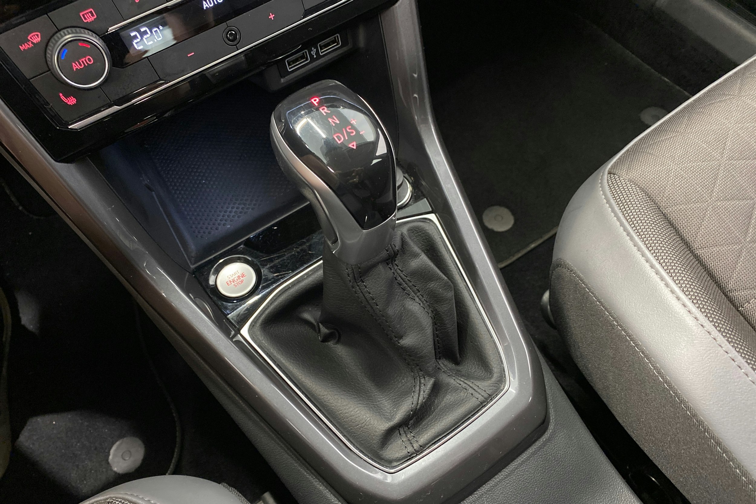 harmaa Volkswagen T-Cross 2020 kuva 27.