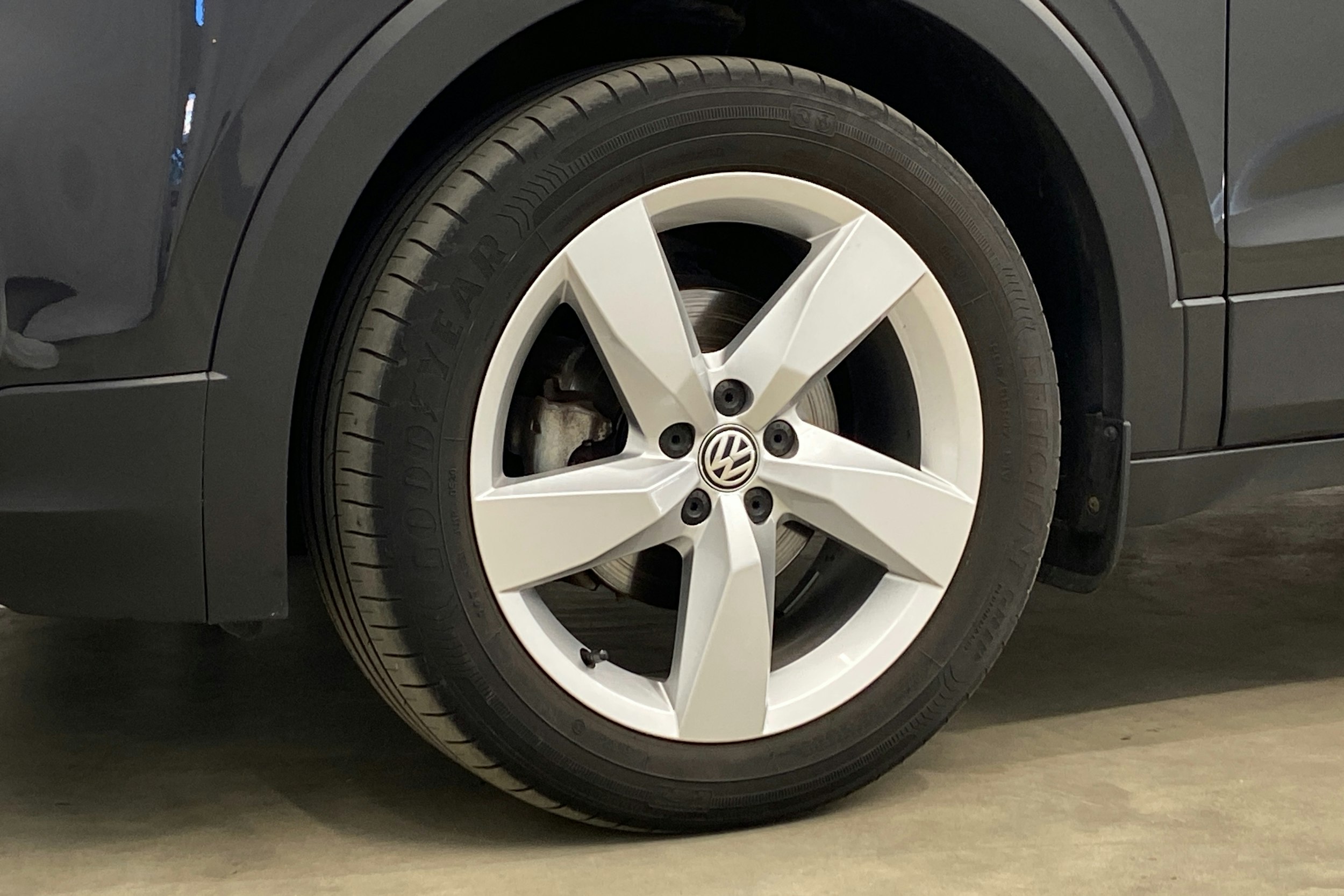 harmaa Volkswagen T-Cross 2020 kuva 32.