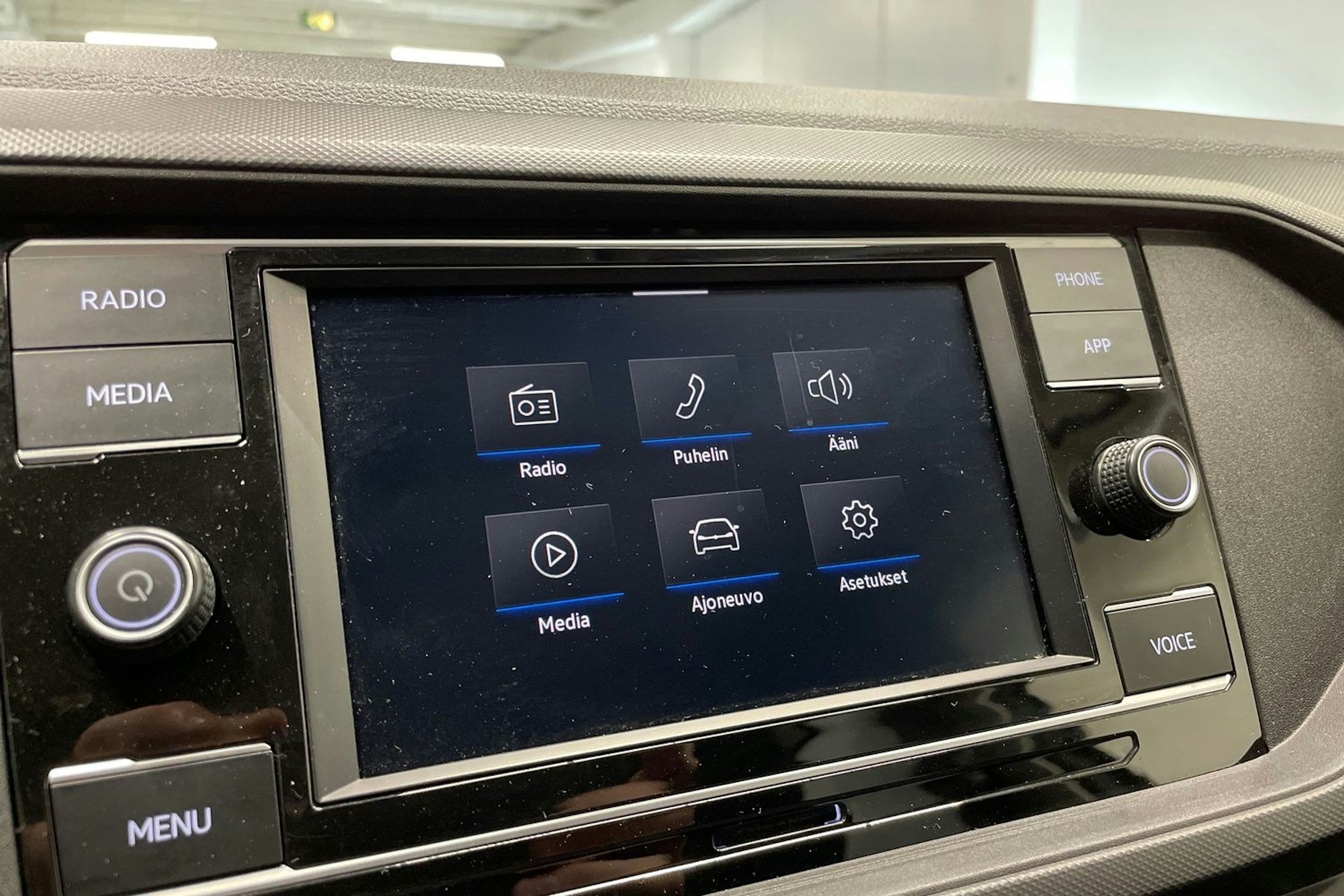 harmaa Volkswagen T-Cross 2020 kuva 17.