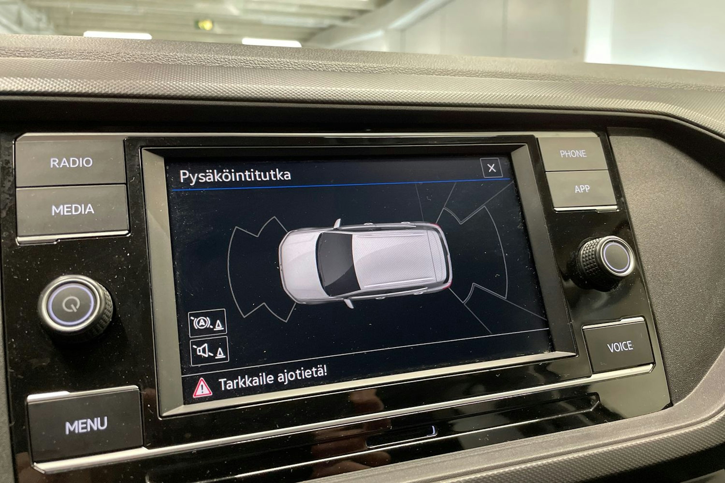 harmaa Volkswagen T-Cross 2020 kuva 18.