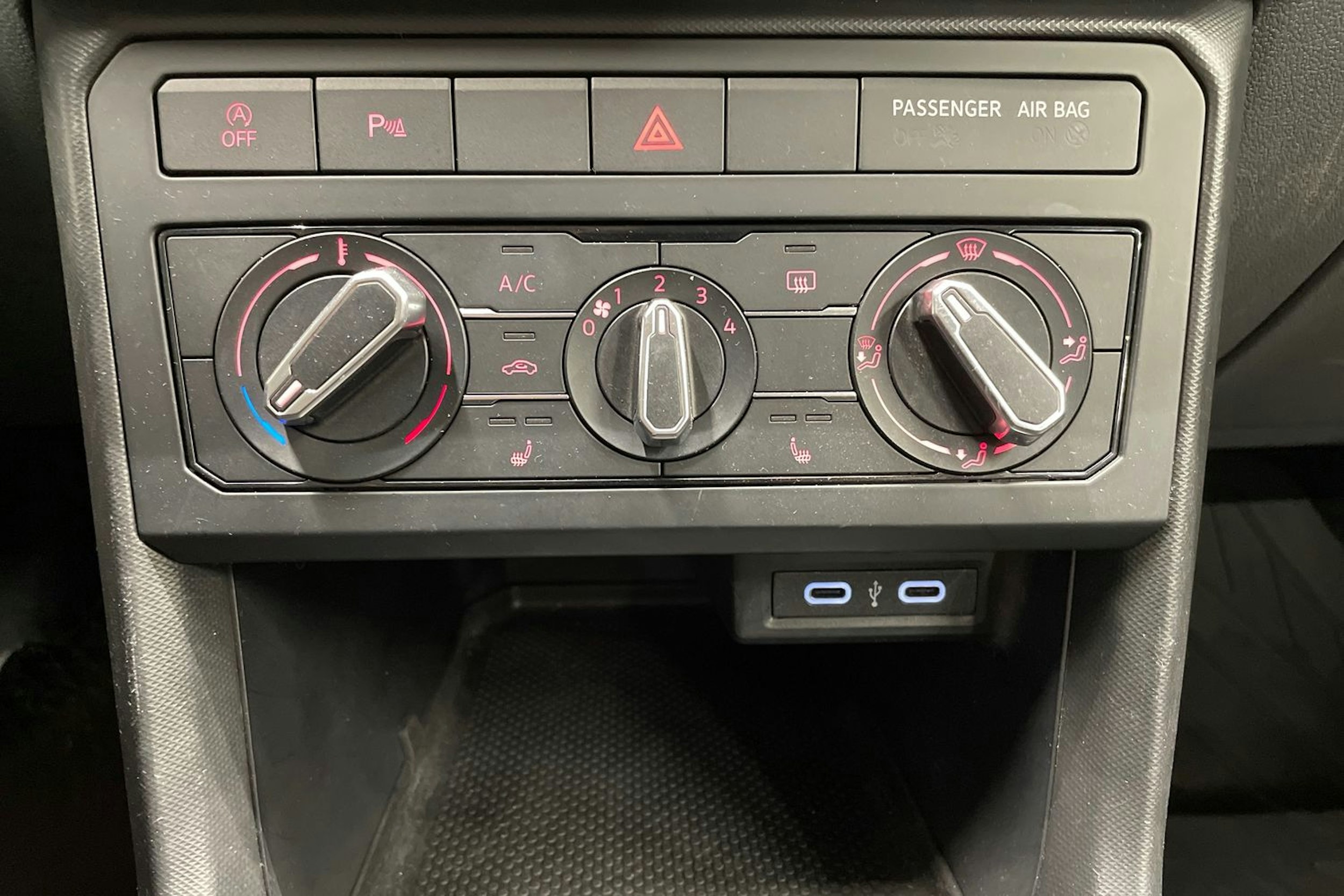harmaa Volkswagen T-Cross 2020 kuva 19.