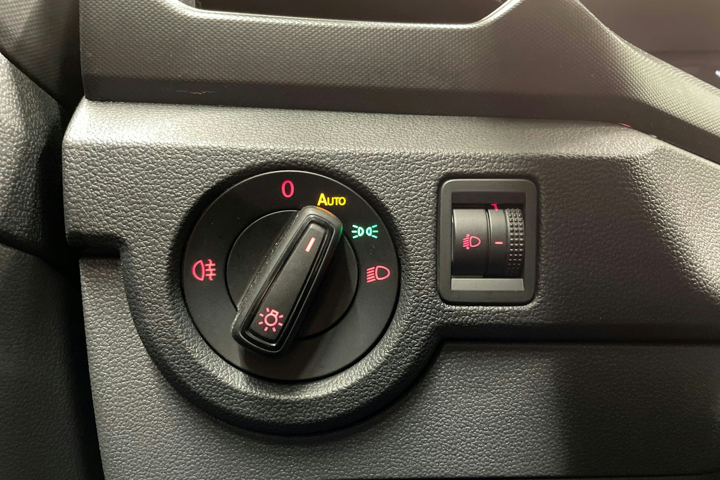 harmaa Volkswagen T-Cross 2020 kuva 22.