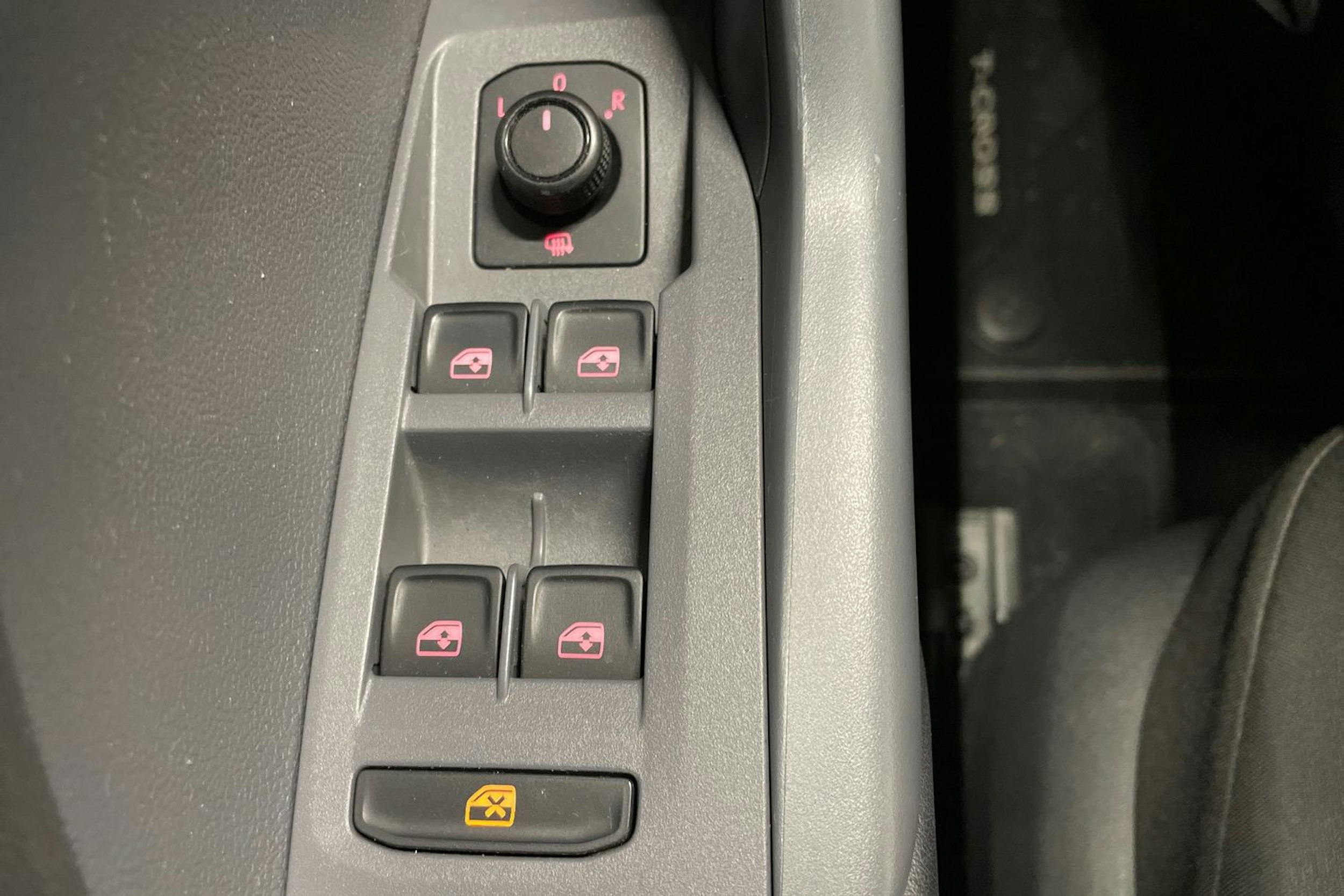 harmaa Volkswagen T-Cross 2020 kuva 23.