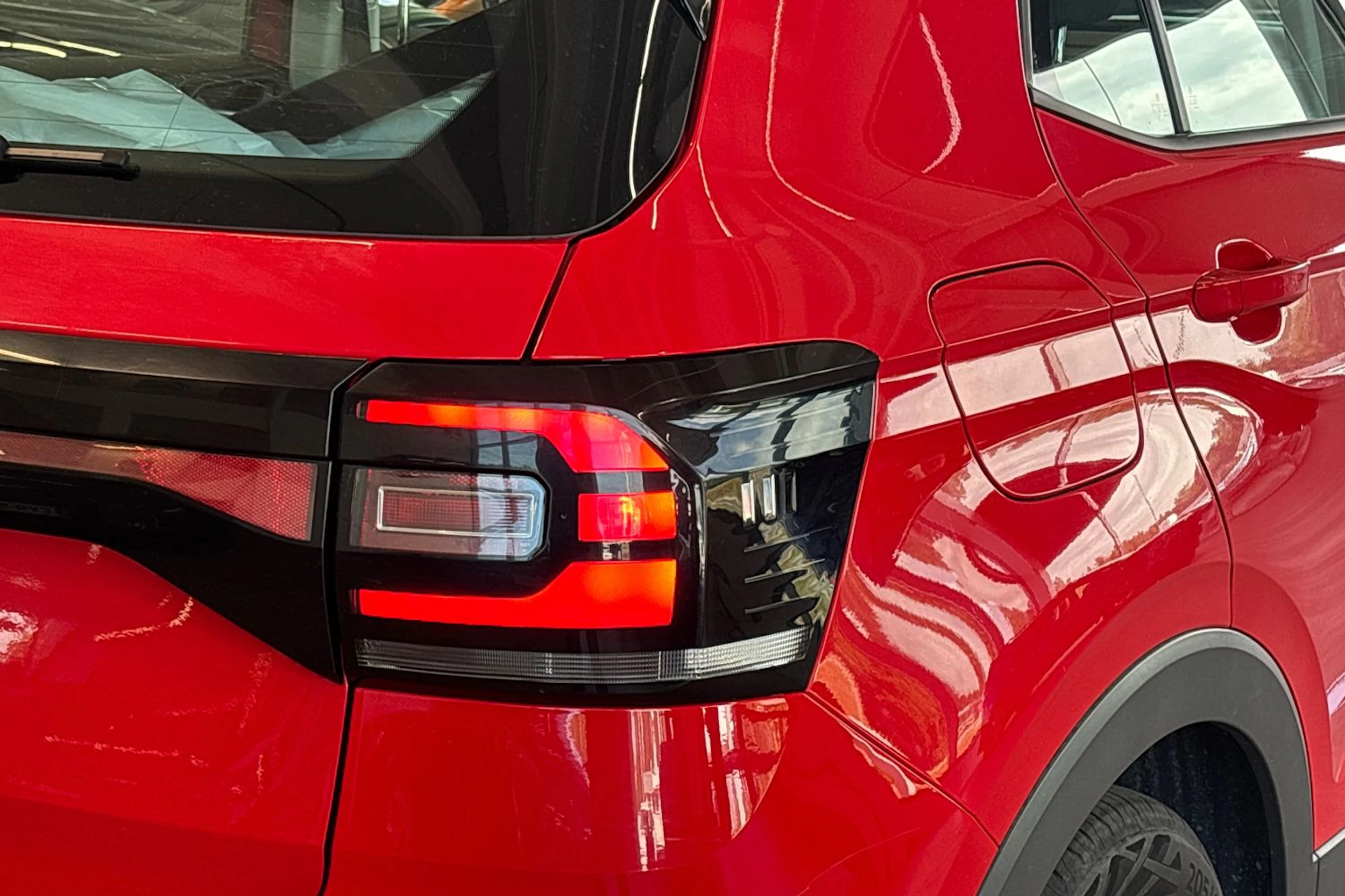 punainen Volkswagen T-Cross 2020 kuva 12.