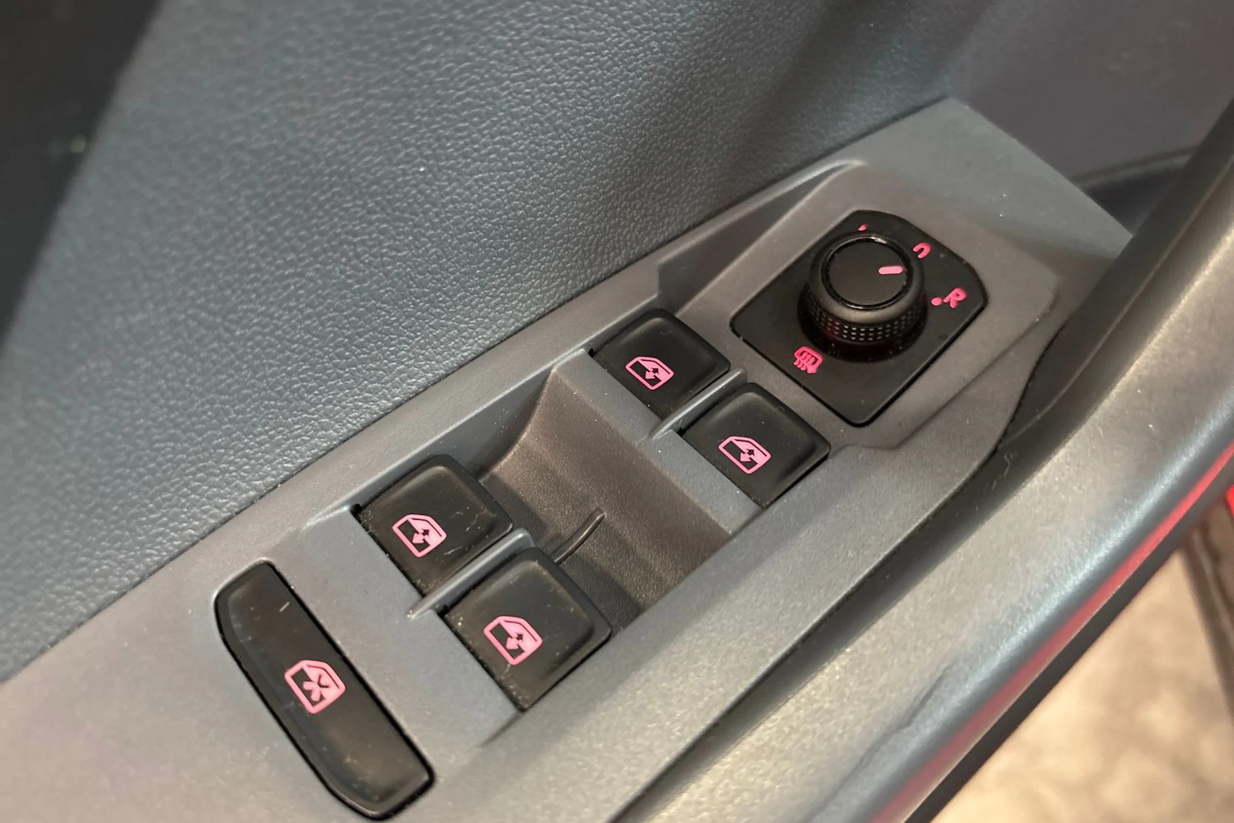 punainen Volkswagen T-Cross 2020 kuva 19.