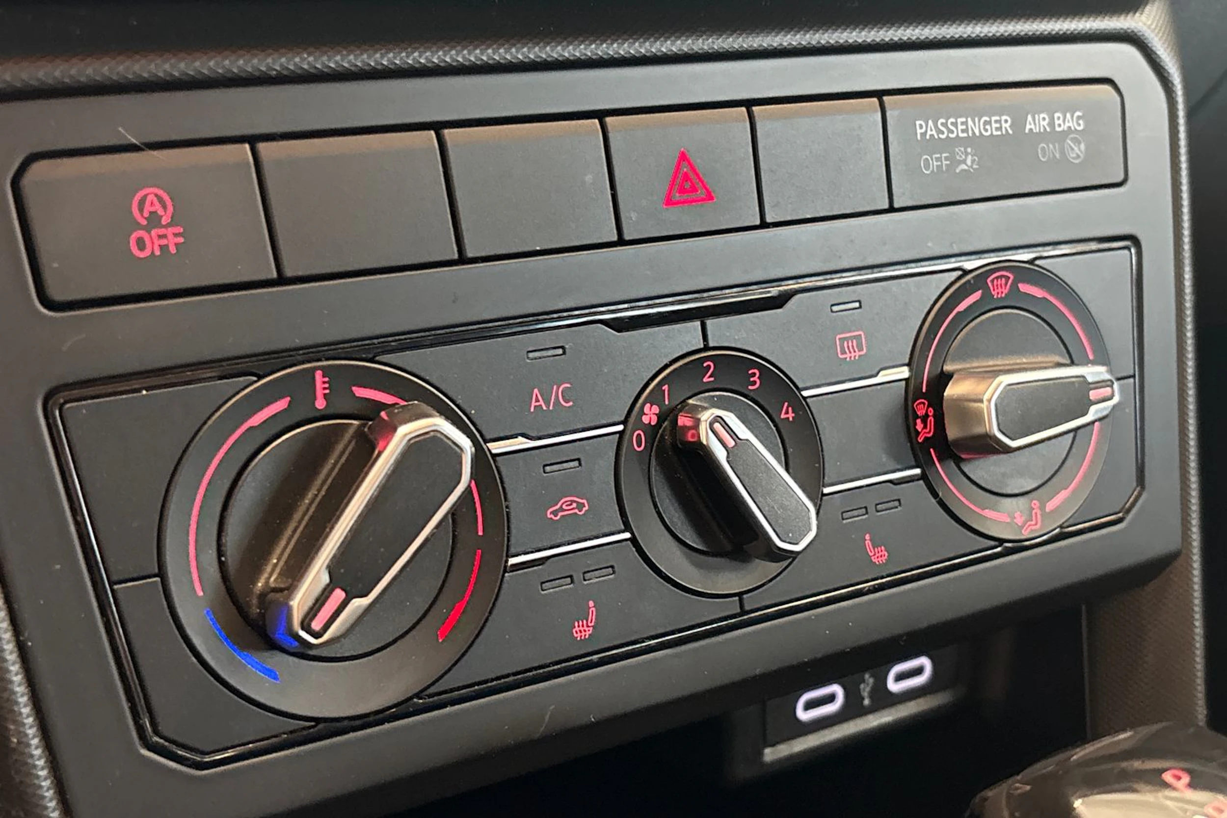 punainen Volkswagen T-Cross 2020 kuva 23.