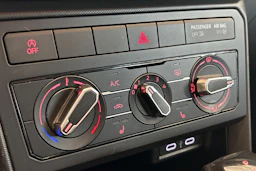 punainen Volkswagen T-Cross 2020 kuva 23.