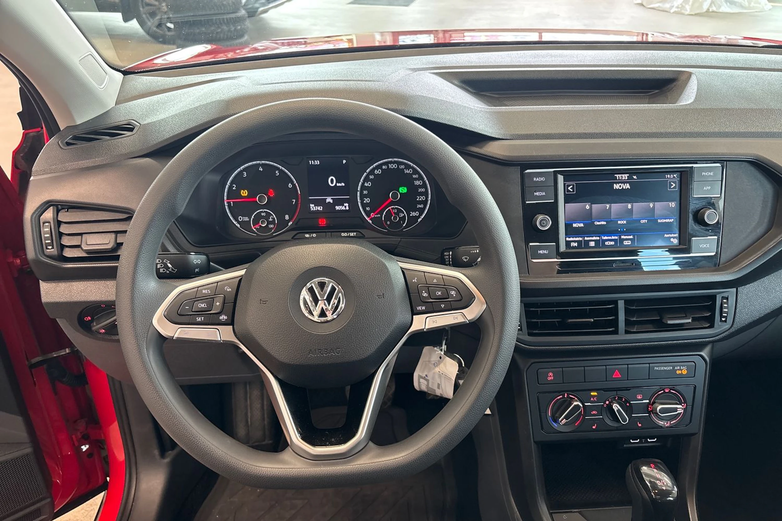 punainen Volkswagen T-Cross 2020 kuva 32.