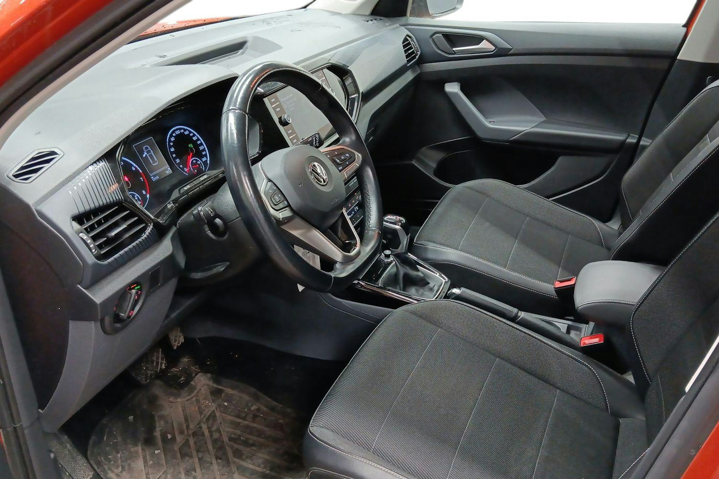 oranssi Volkswagen T-Cross 2020 kuva 3.