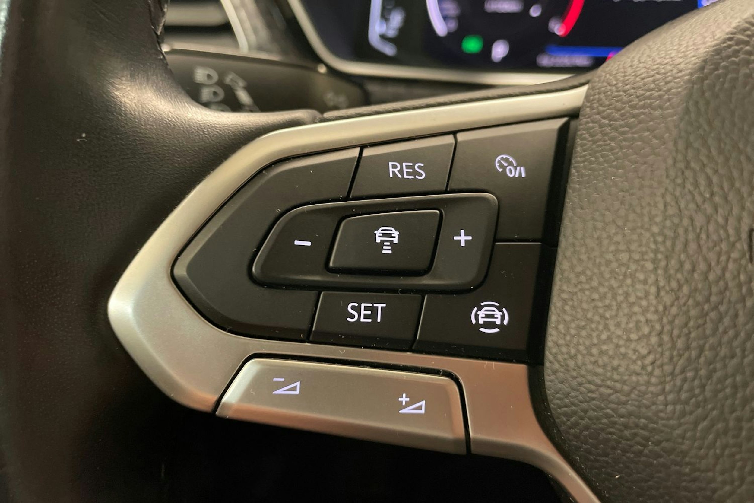 Harmaa Volkswagen T-Cross 2020 kuva 15.