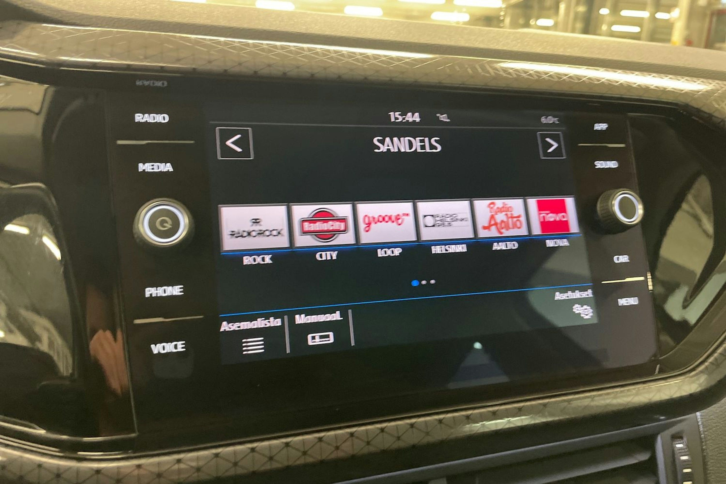 Harmaa Volkswagen T-Cross 2020 kuva 18.