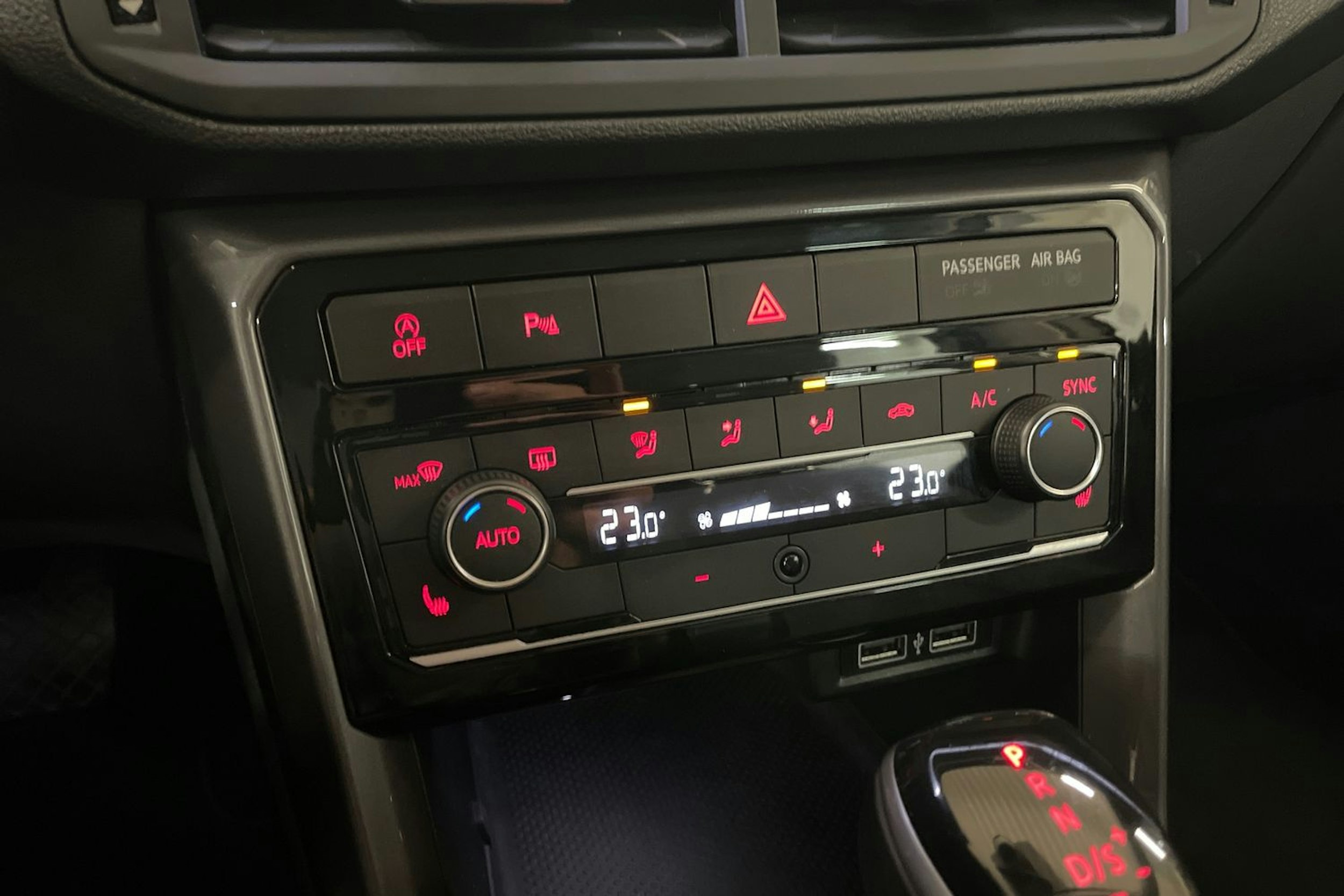 Harmaa Volkswagen T-Cross 2020 kuva 20.