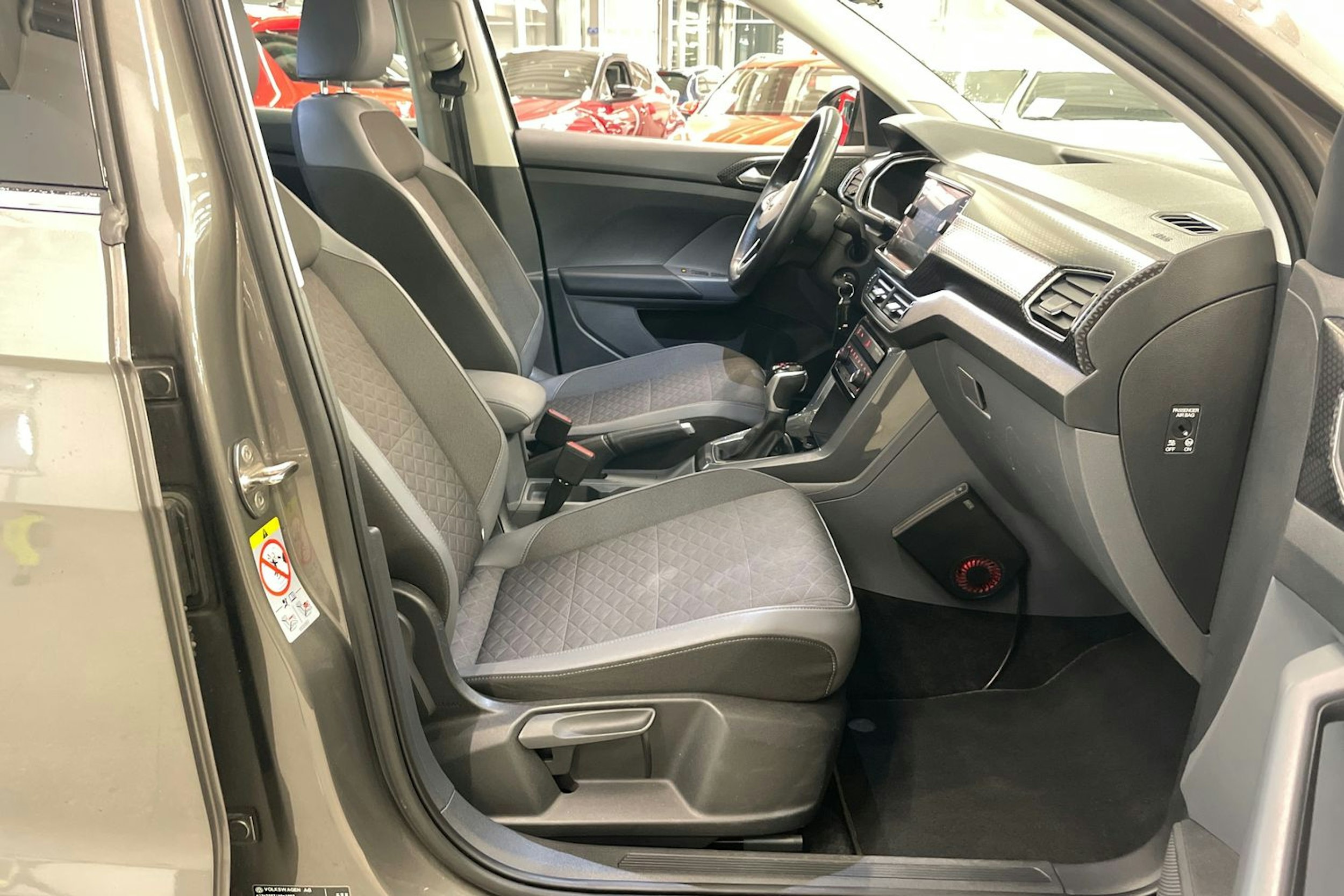 Harmaa Volkswagen T-Cross 2020 kuva 22.