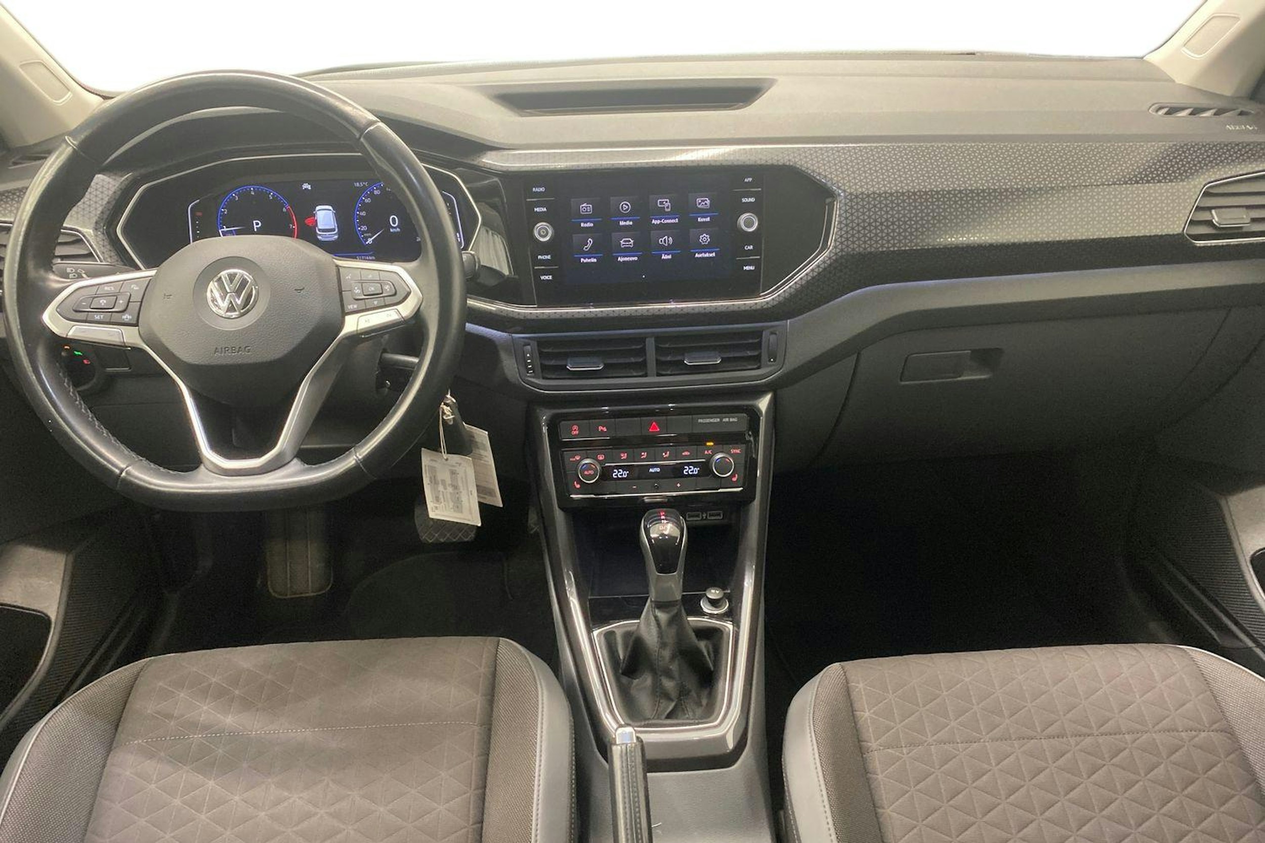 Valkoinen Volkswagen T-Cross 2020 kuva 9.