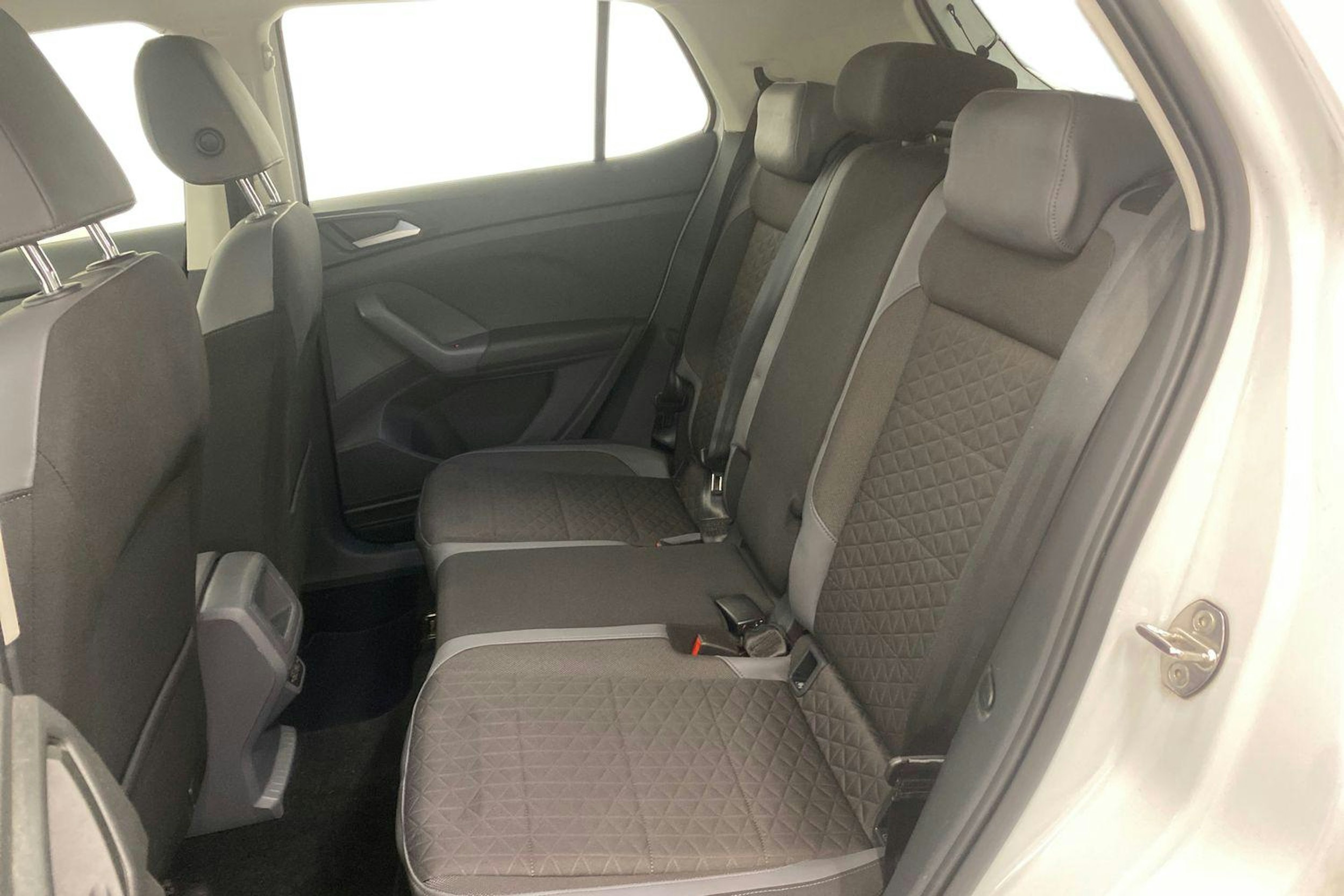 Valkoinen Volkswagen T-Cross 2020 kuva 10.