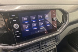 Valkoinen Volkswagen T-Cross 2020 kuva 17.