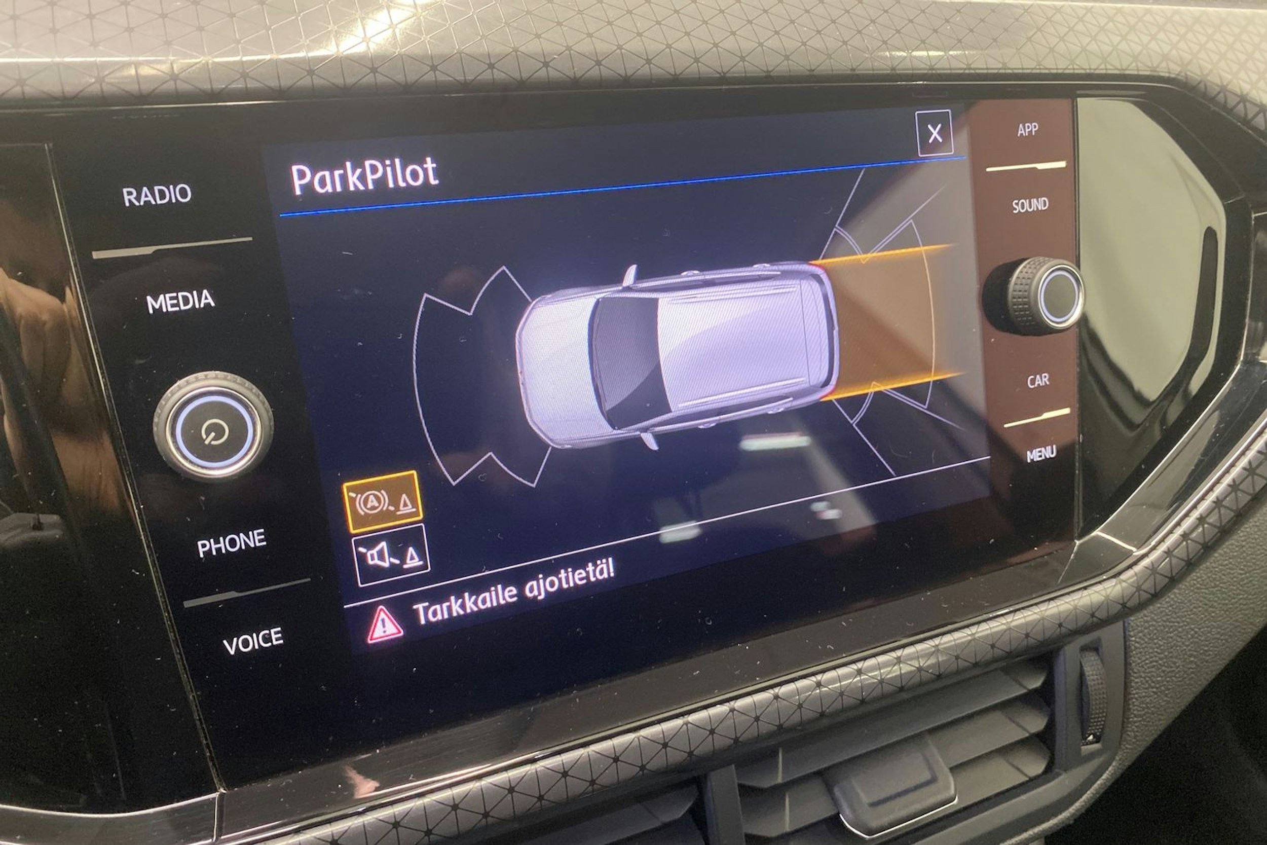 Valkoinen Volkswagen T-Cross 2020 kuva 18.