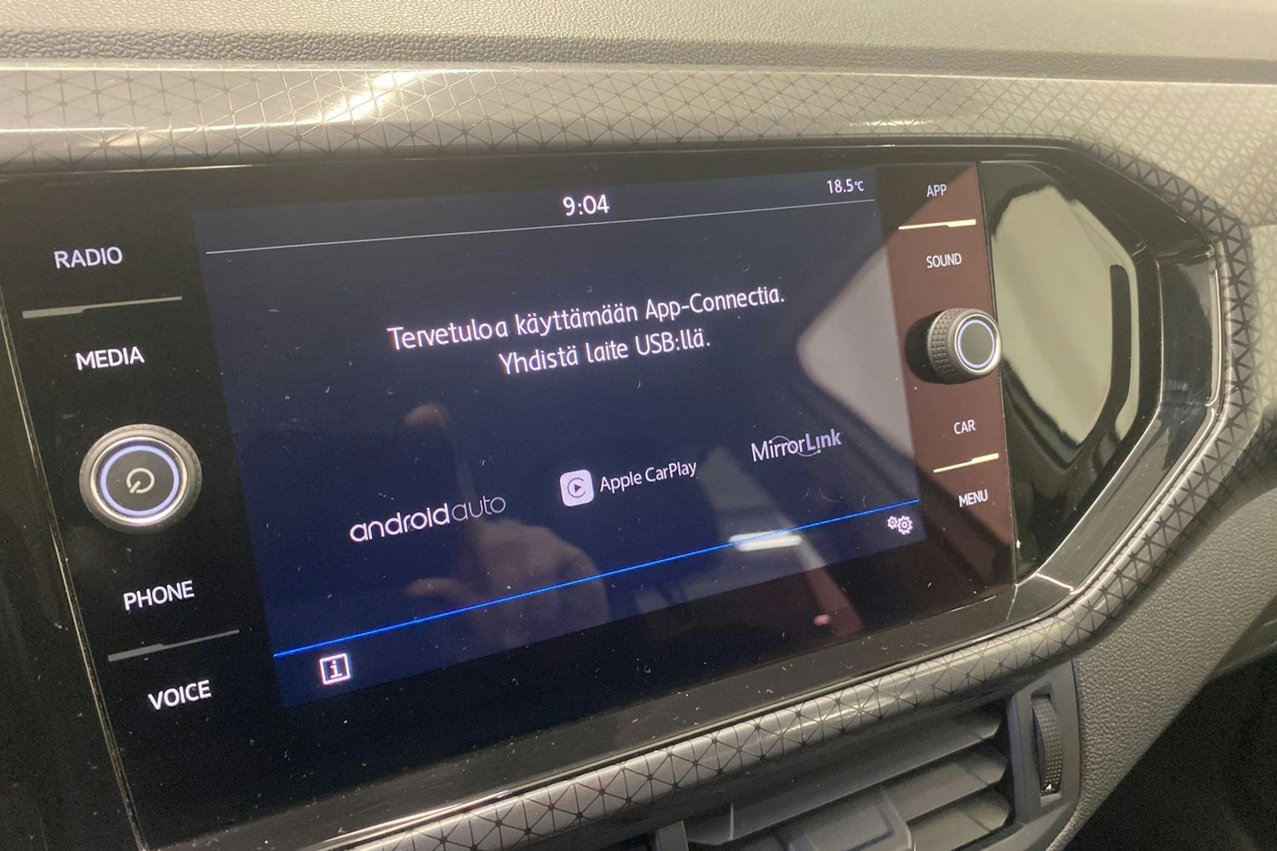 Valkoinen Volkswagen T-Cross 2020 kuva 19.