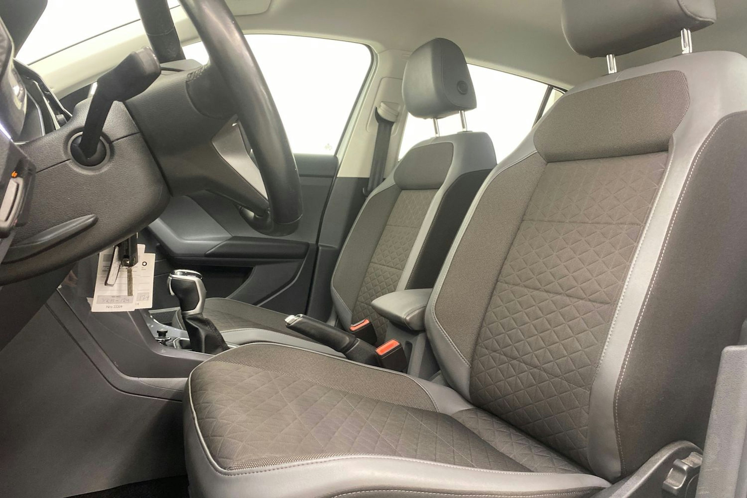 Valkoinen Volkswagen T-Cross 2020 kuva 23.