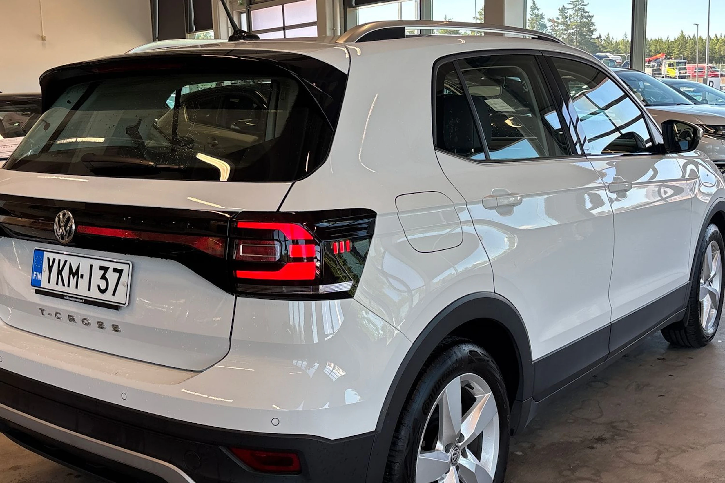 Valkoinen Volkswagen T-Cross 2020 kuva 4.