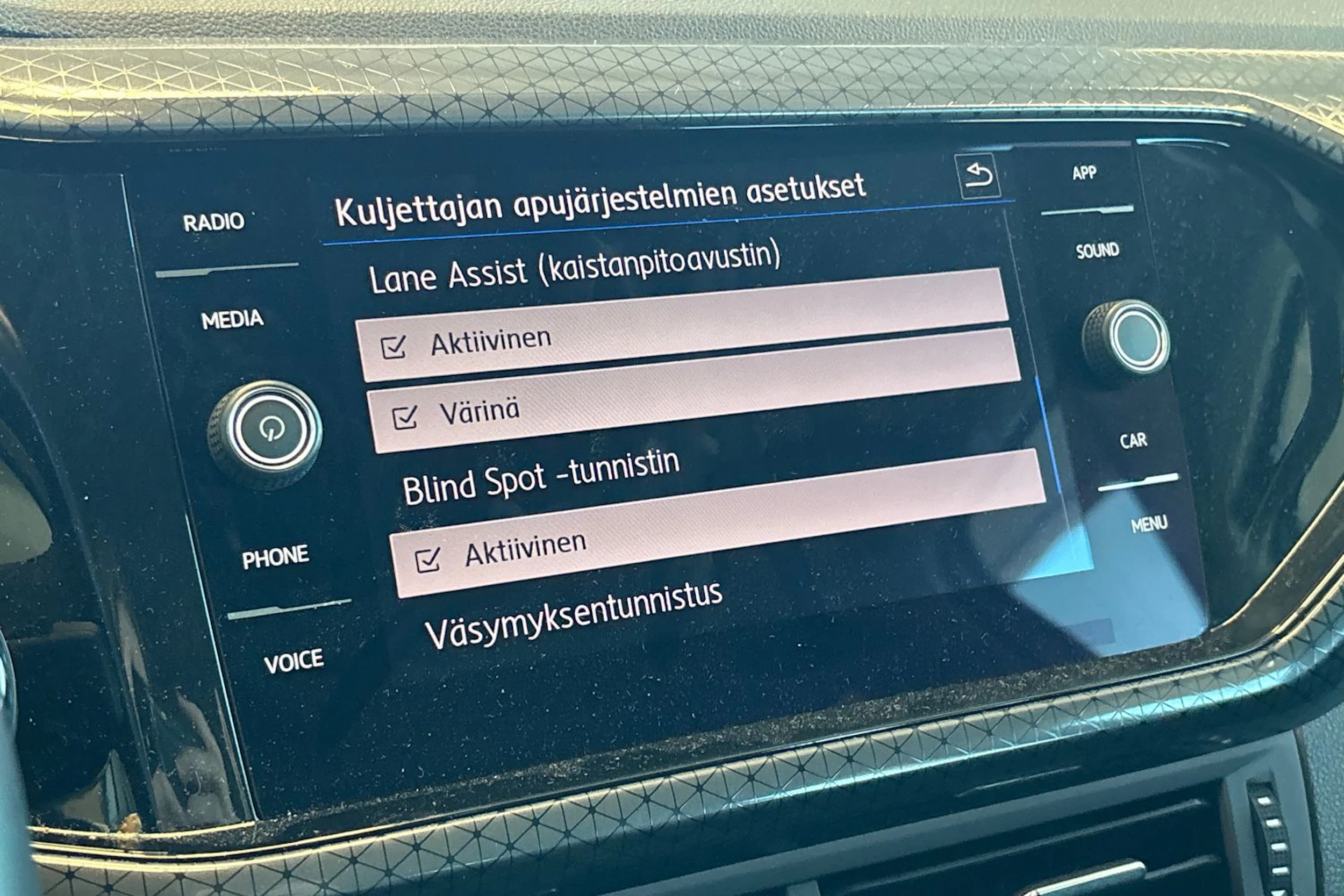 Valkoinen Volkswagen T-Cross 2020 kuva 7.