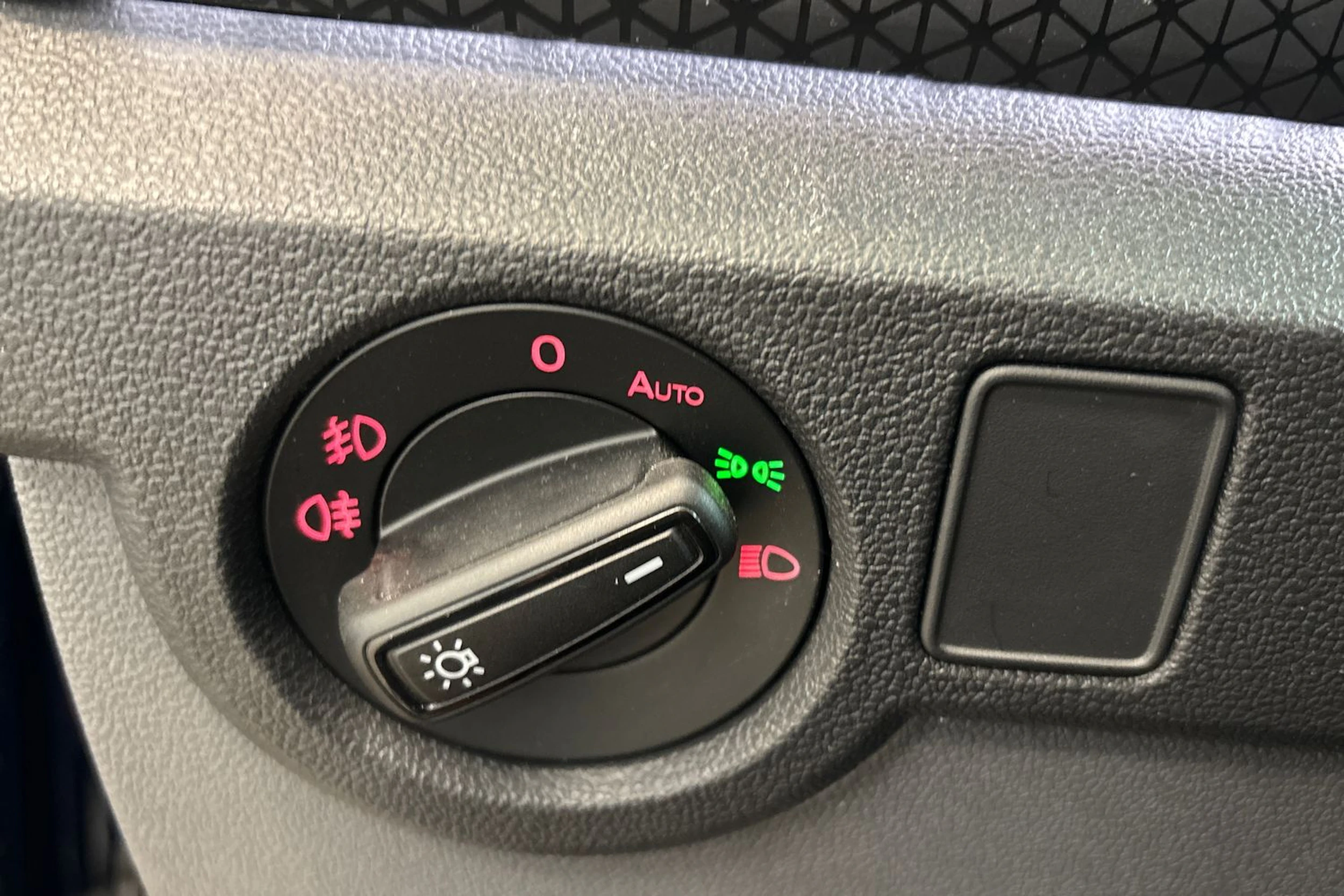 met. sininen Volkswagen T-Cross 2020 kuva 18.