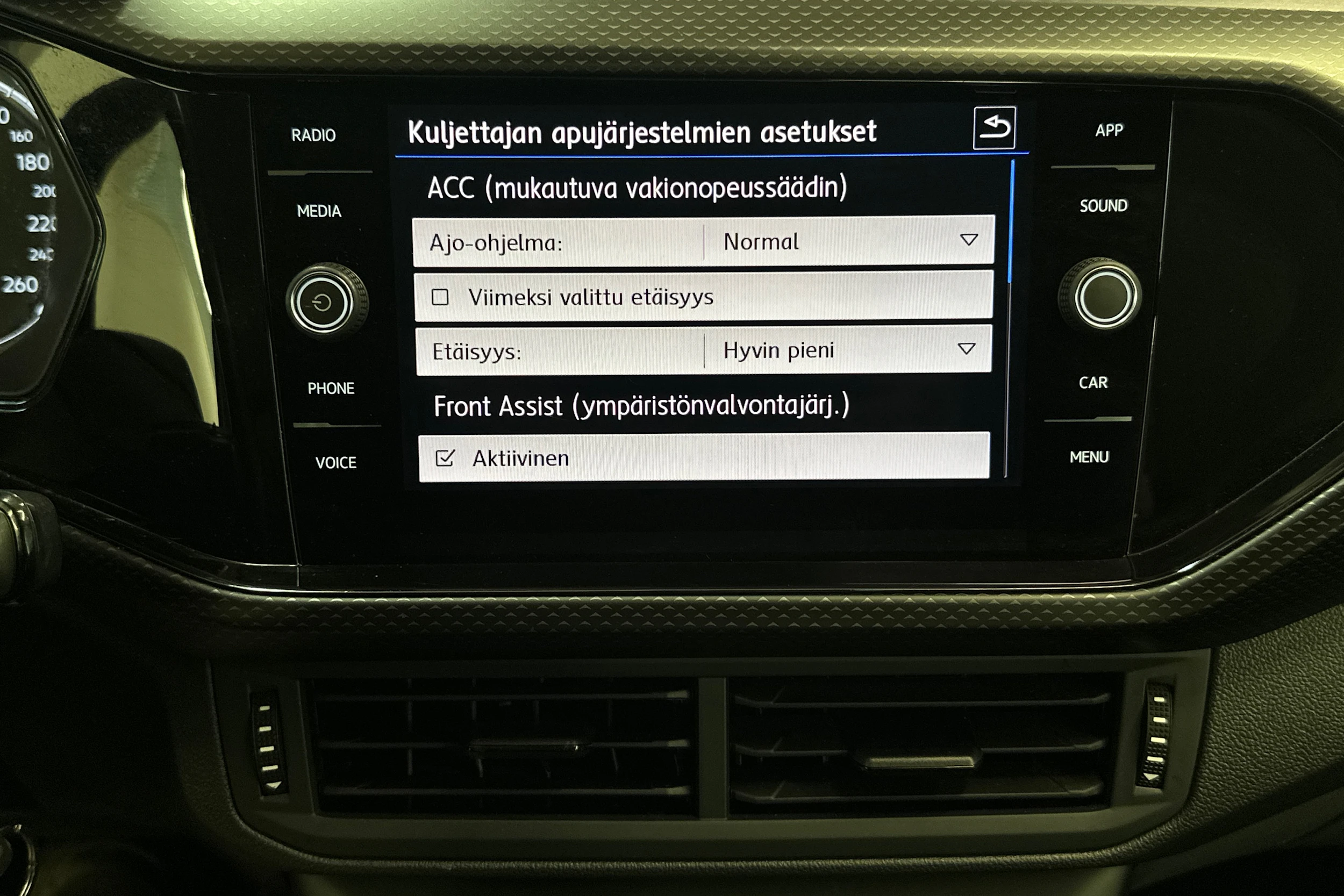 punainen Volkswagen T-Cross 2020 kuva 21.