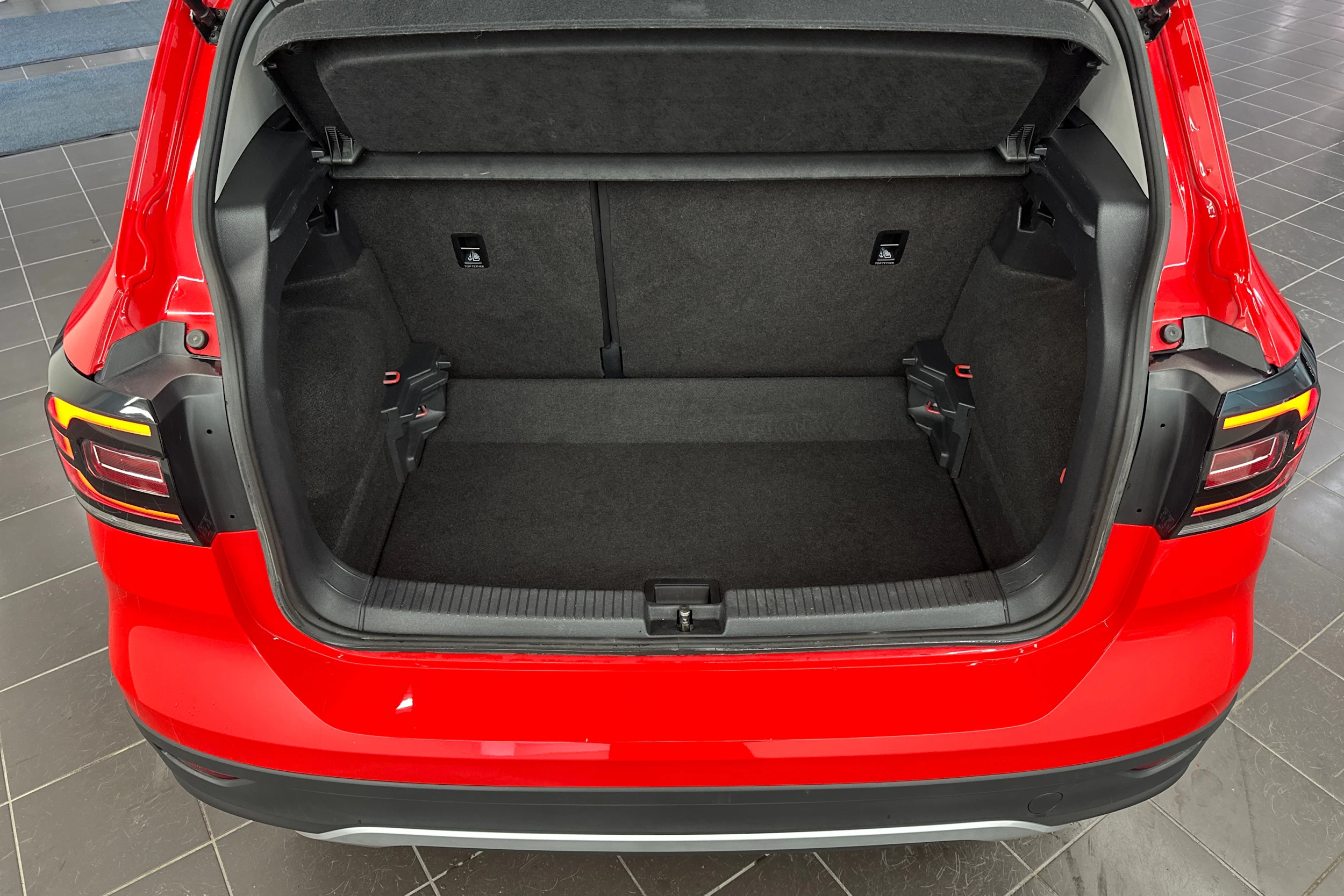 punainen Volkswagen T-Cross 2020 kuva 28.