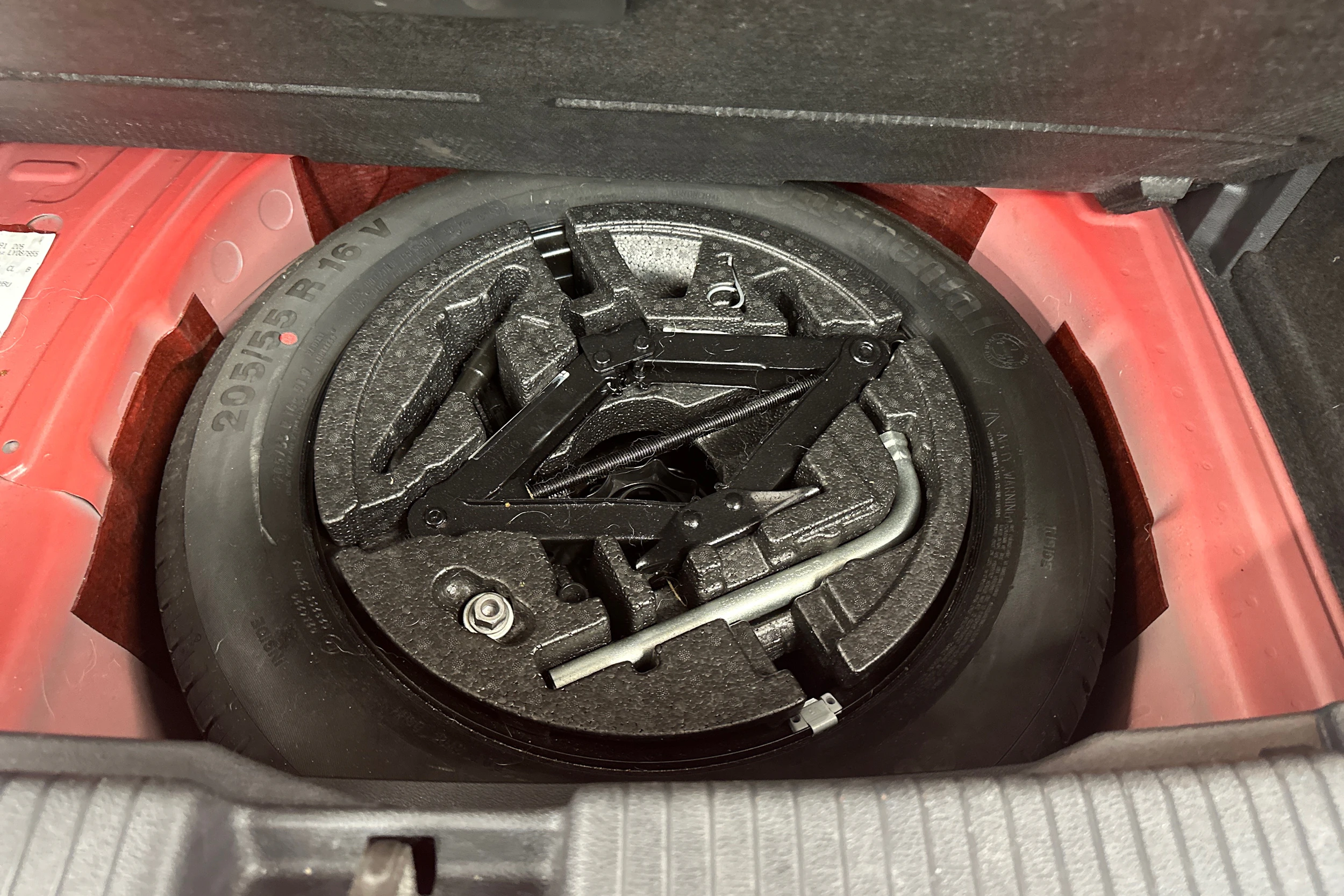 punainen Volkswagen T-Cross 2020 kuva 29.