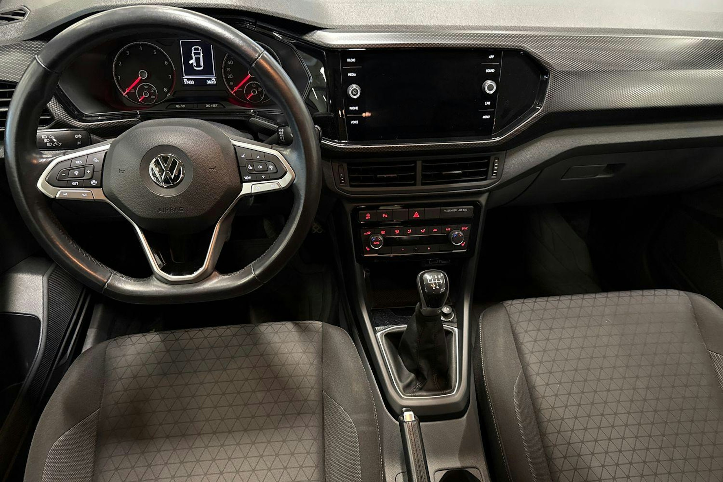 valkoinen Volkswagen T-Cross 2020 kuva 9.