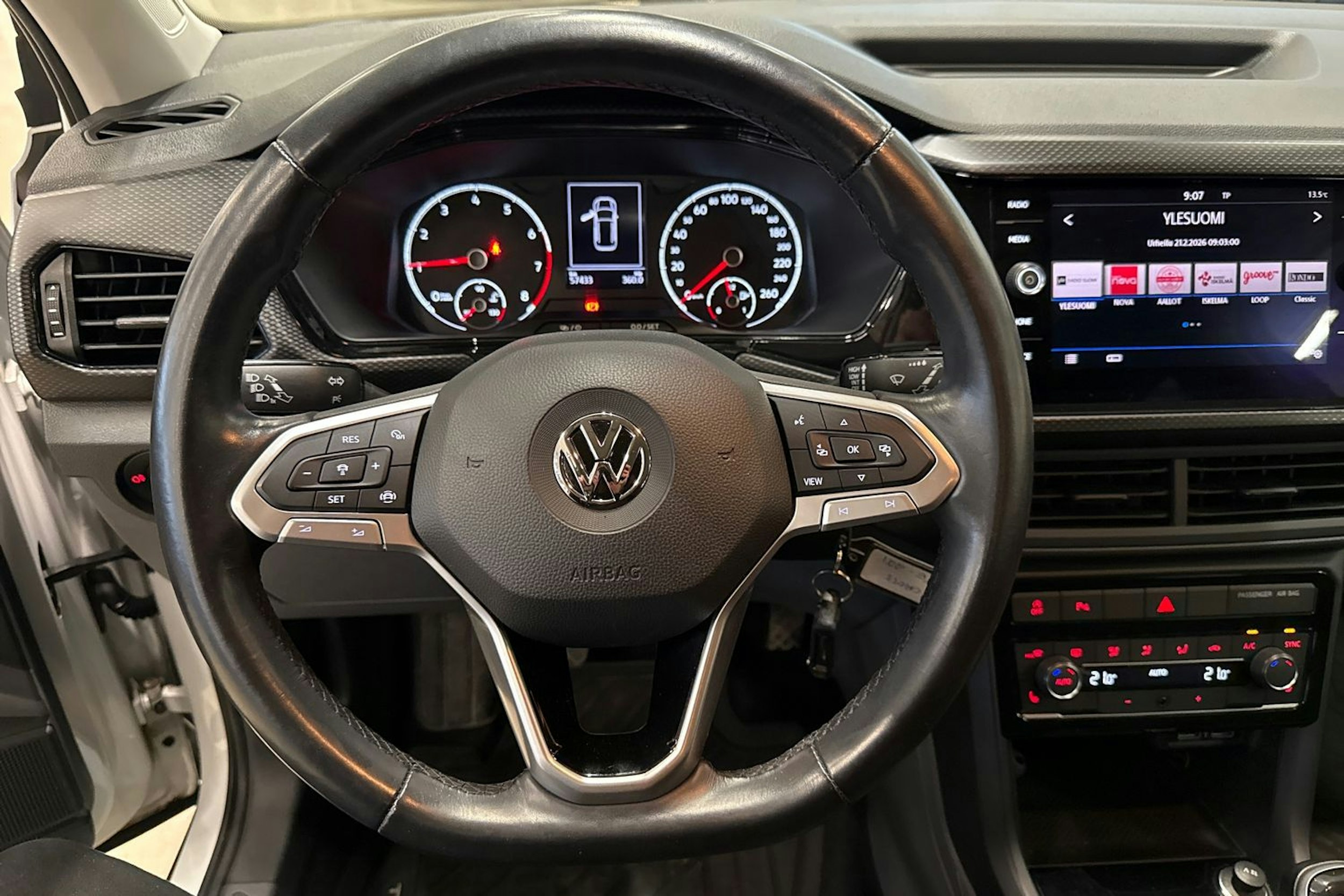 valkoinen Volkswagen T-Cross 2020 kuva 18.