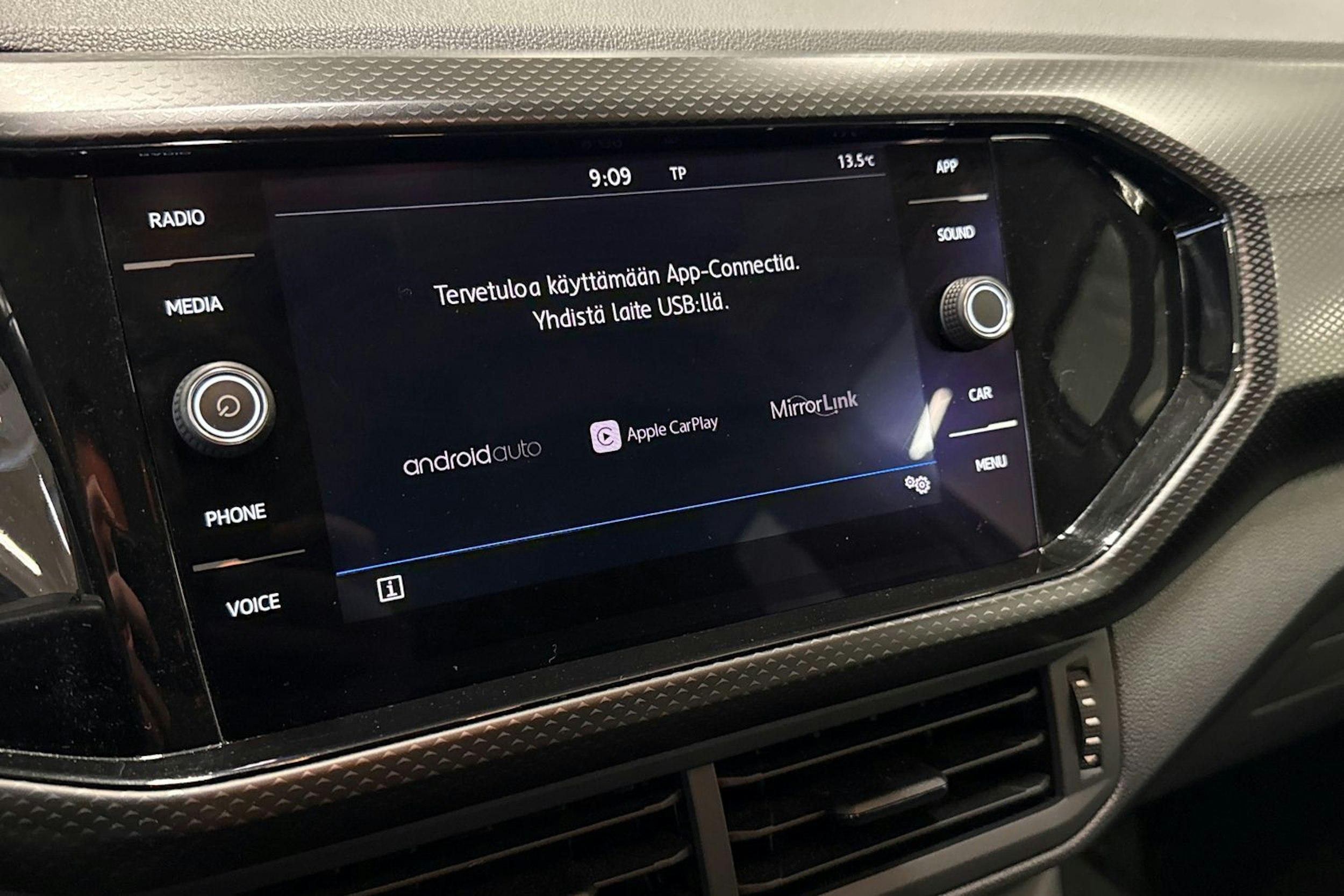 valkoinen Volkswagen T-Cross 2020 kuva 22.