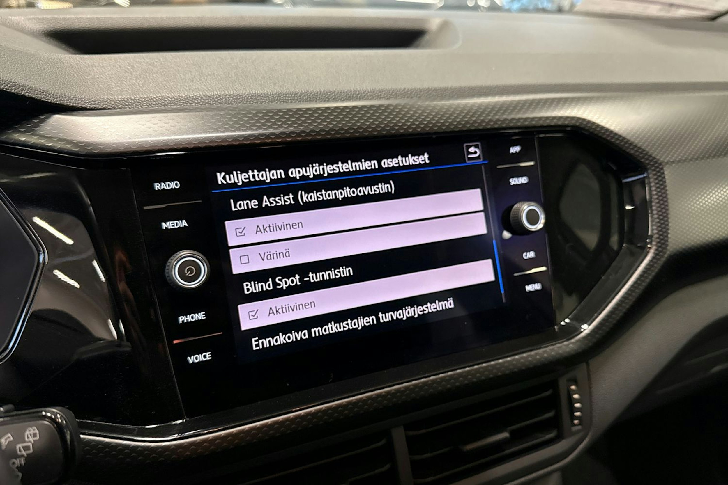 valkoinen Volkswagen T-Cross 2020 kuva 23.