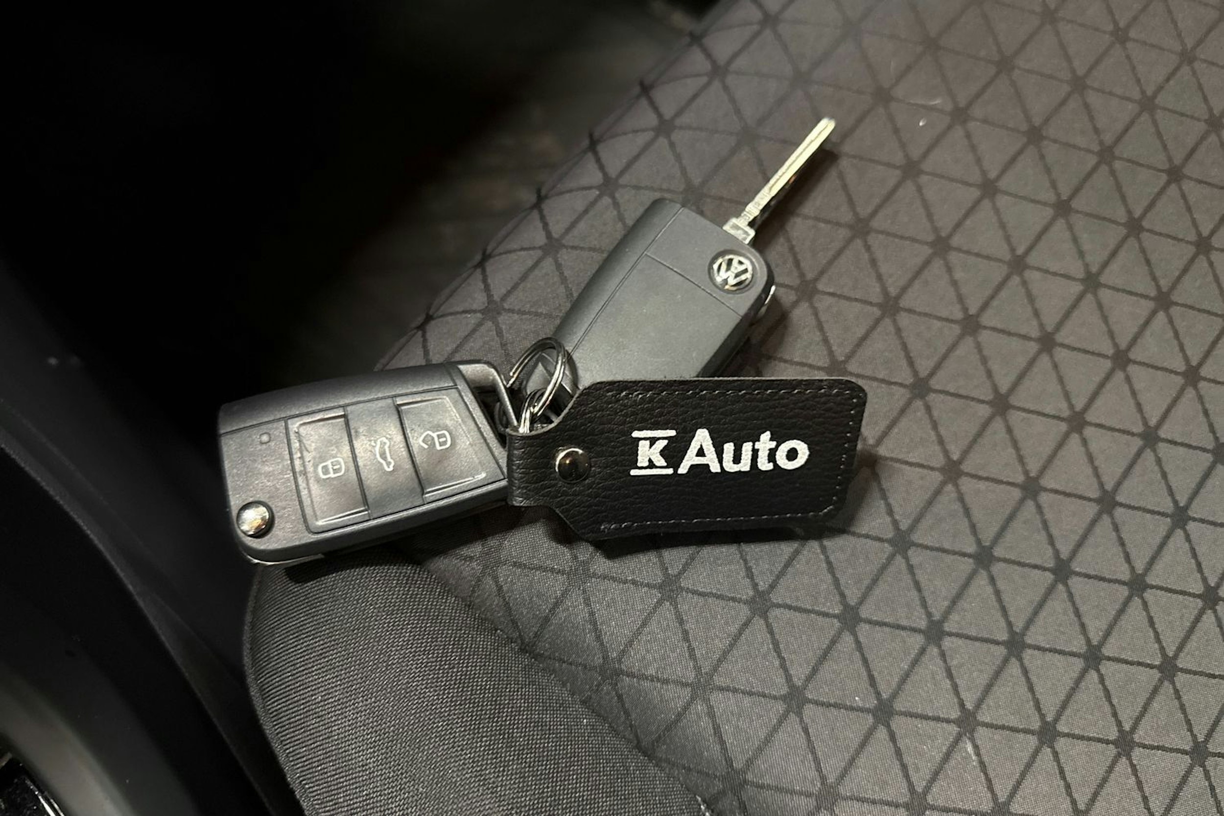 valkoinen Volkswagen T-Cross 2020 kuva 27.