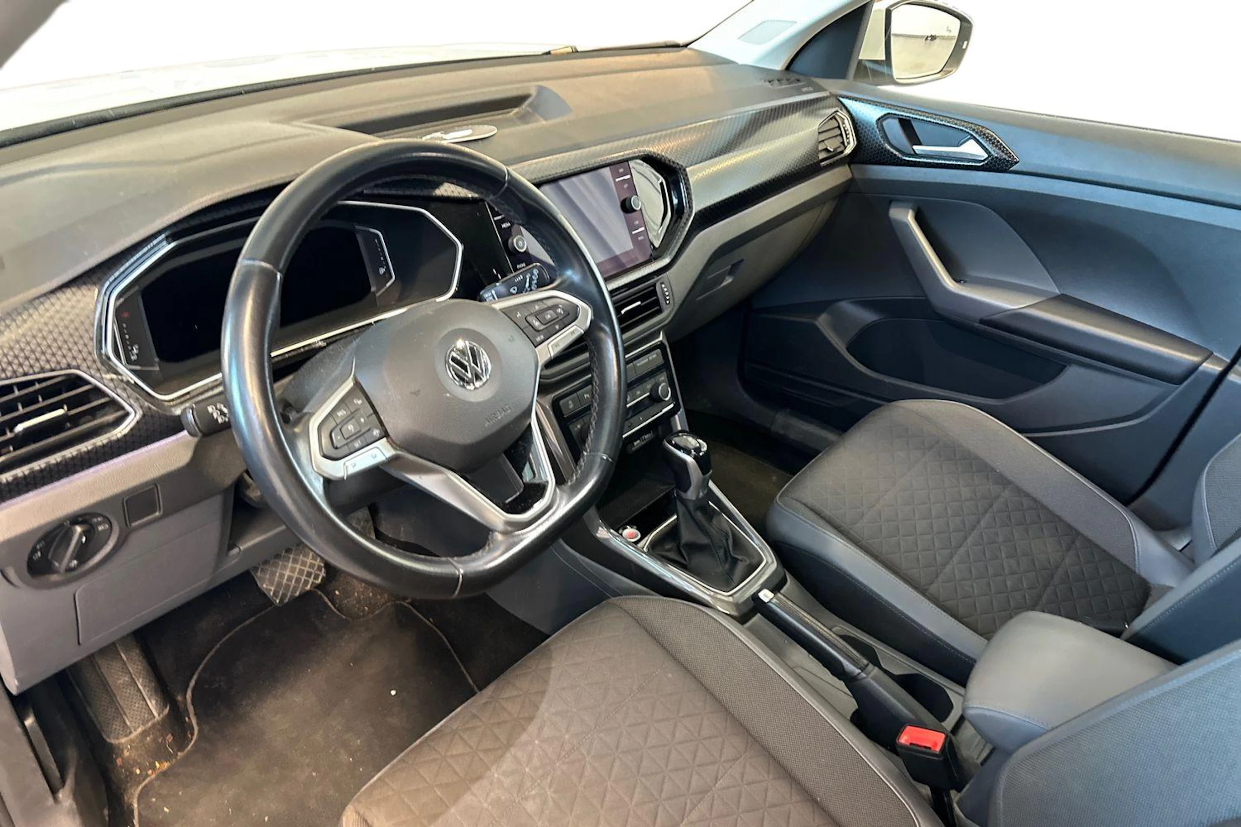 Valkoinen Volkswagen T-Cross 2020 kuva 3.
