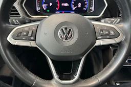Valkoinen Volkswagen T-Cross 2020 kuva 13.