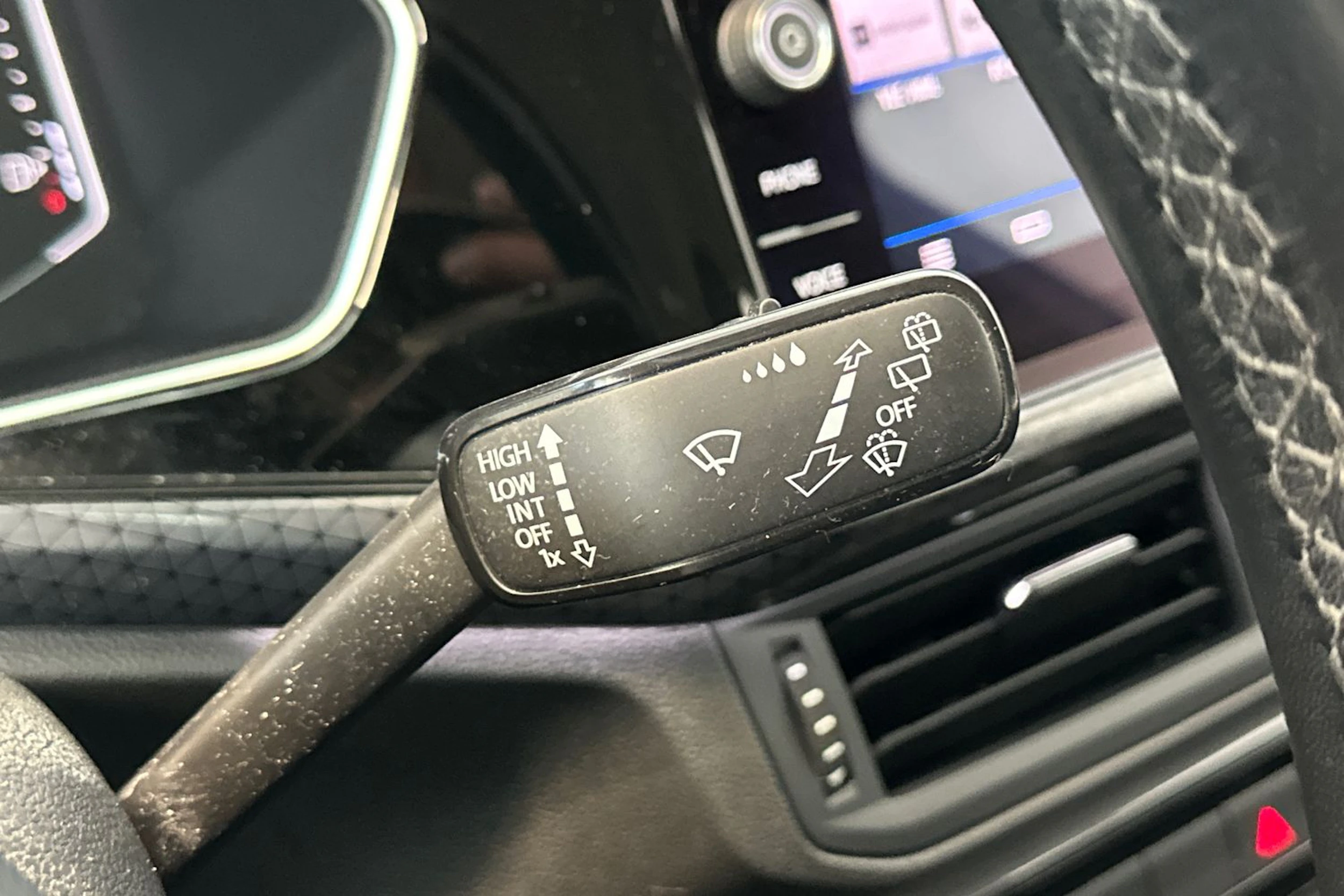 Valkoinen Volkswagen T-Cross 2020 kuva 14.