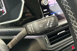 Valkoinen Volkswagen T-Cross 2020 kuva 14.