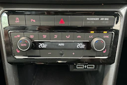 Valkoinen Volkswagen T-Cross 2020 kuva 16.