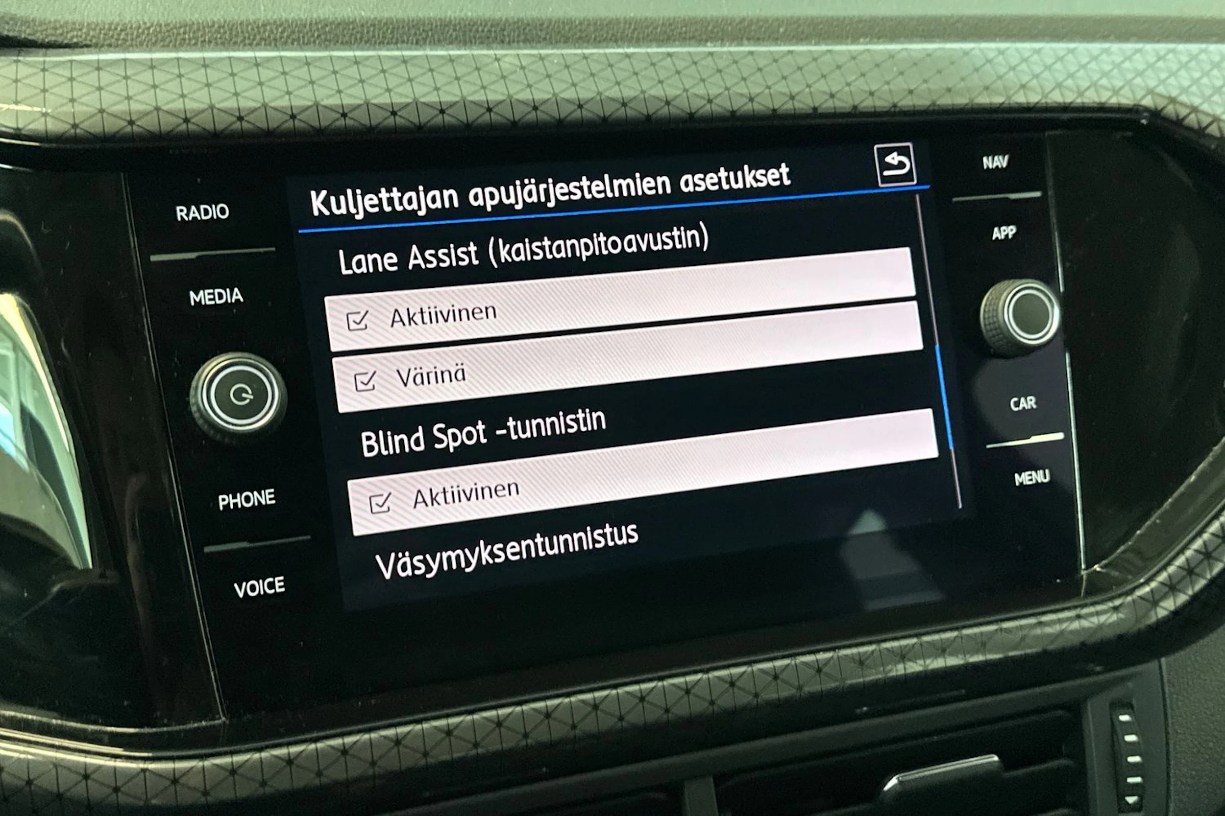 Valkoinen Volkswagen T-Cross 2020 kuva 22.