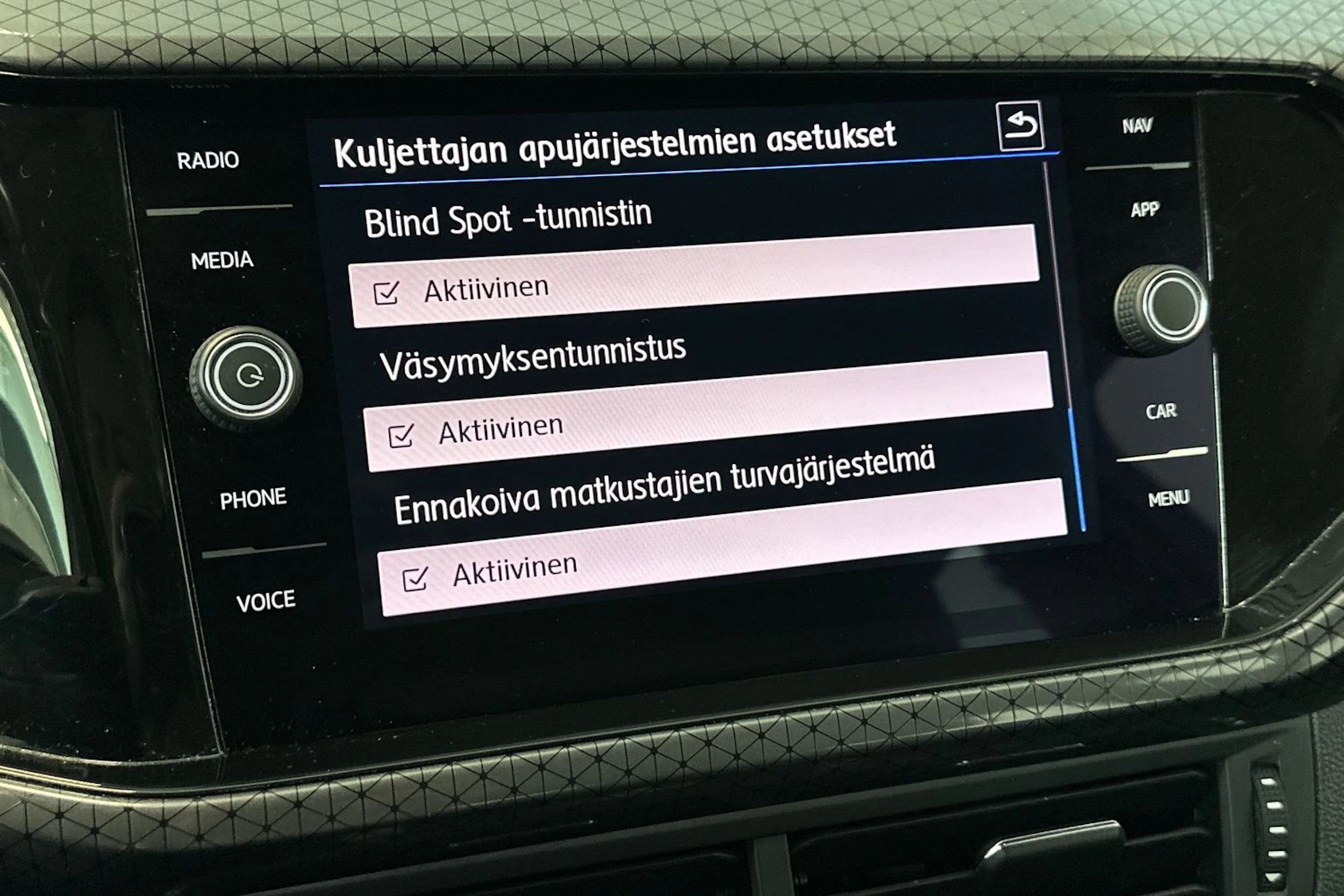 Valkoinen Volkswagen T-Cross 2020 kuva 23.
