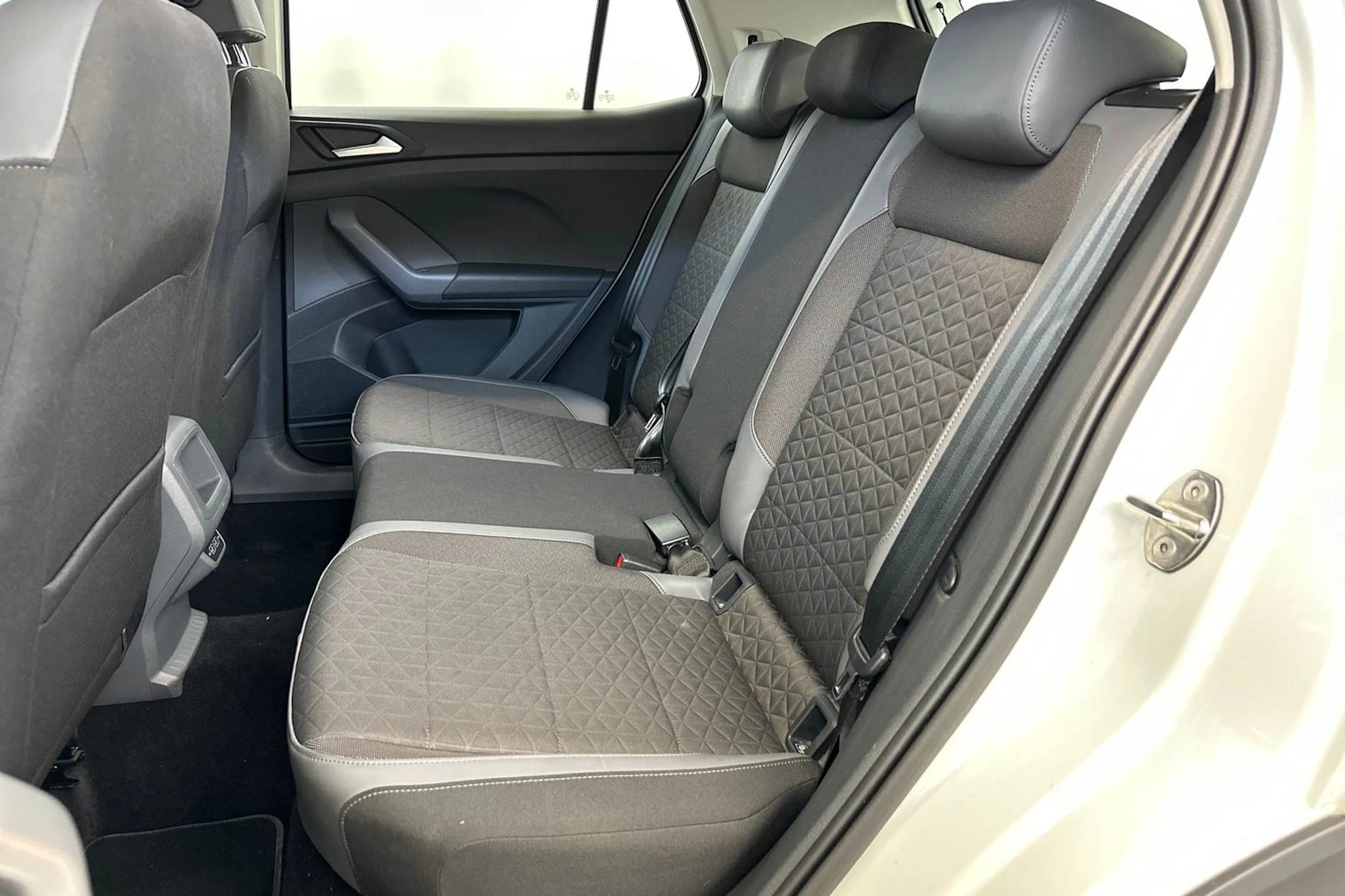 Valkoinen Volkswagen T-Cross 2020 kuva 26.