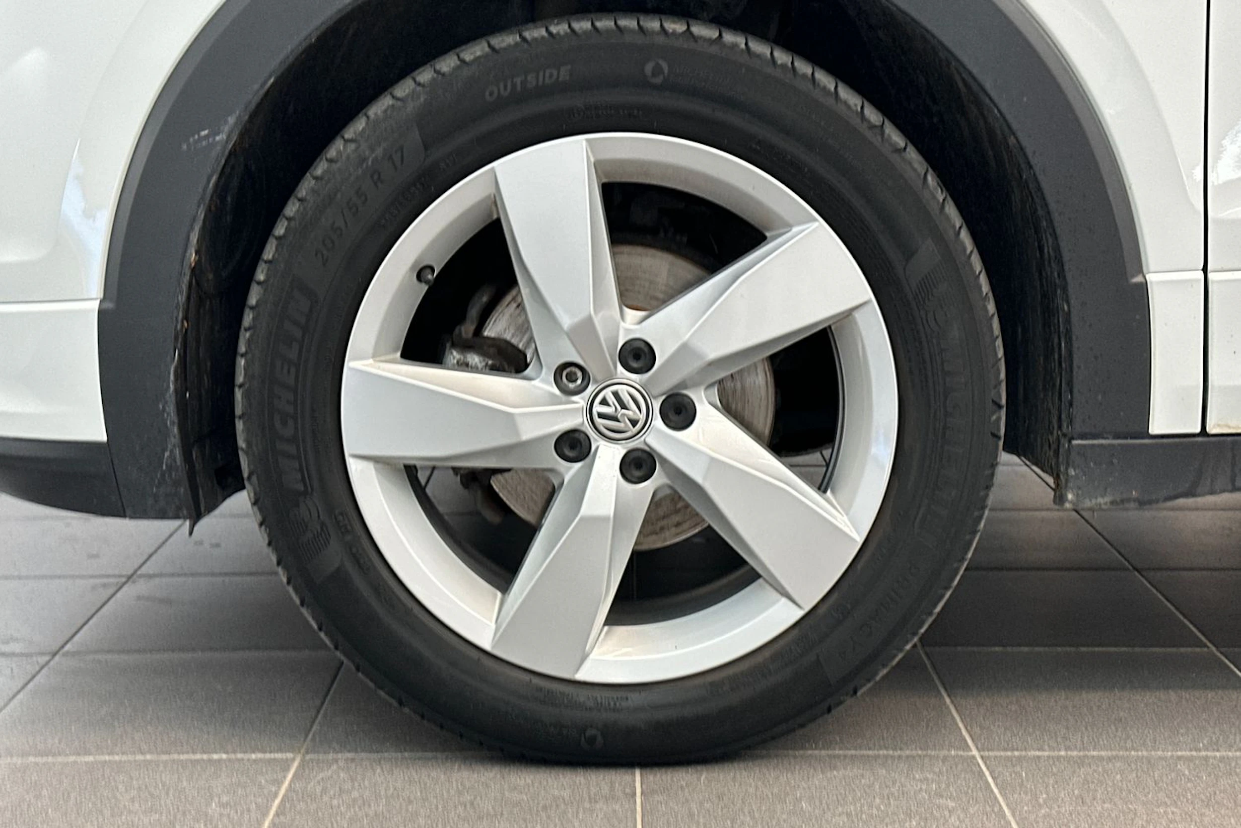 Valkoinen Volkswagen T-Cross 2020 kuva 28.