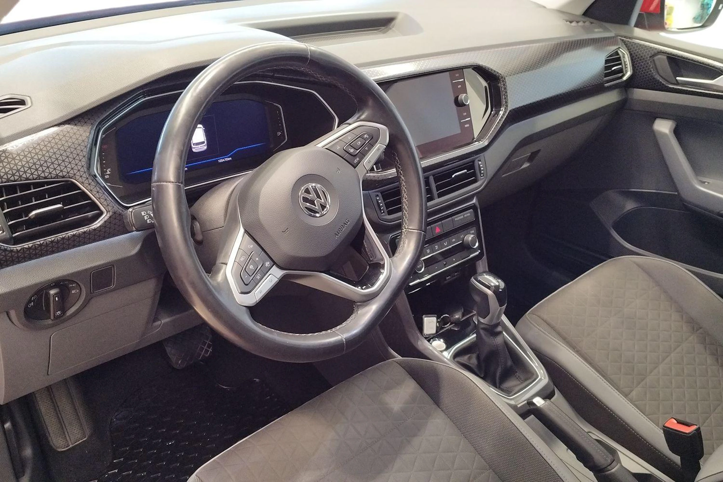 Punainen Volkswagen T-Cross 2020 kuva 8.
