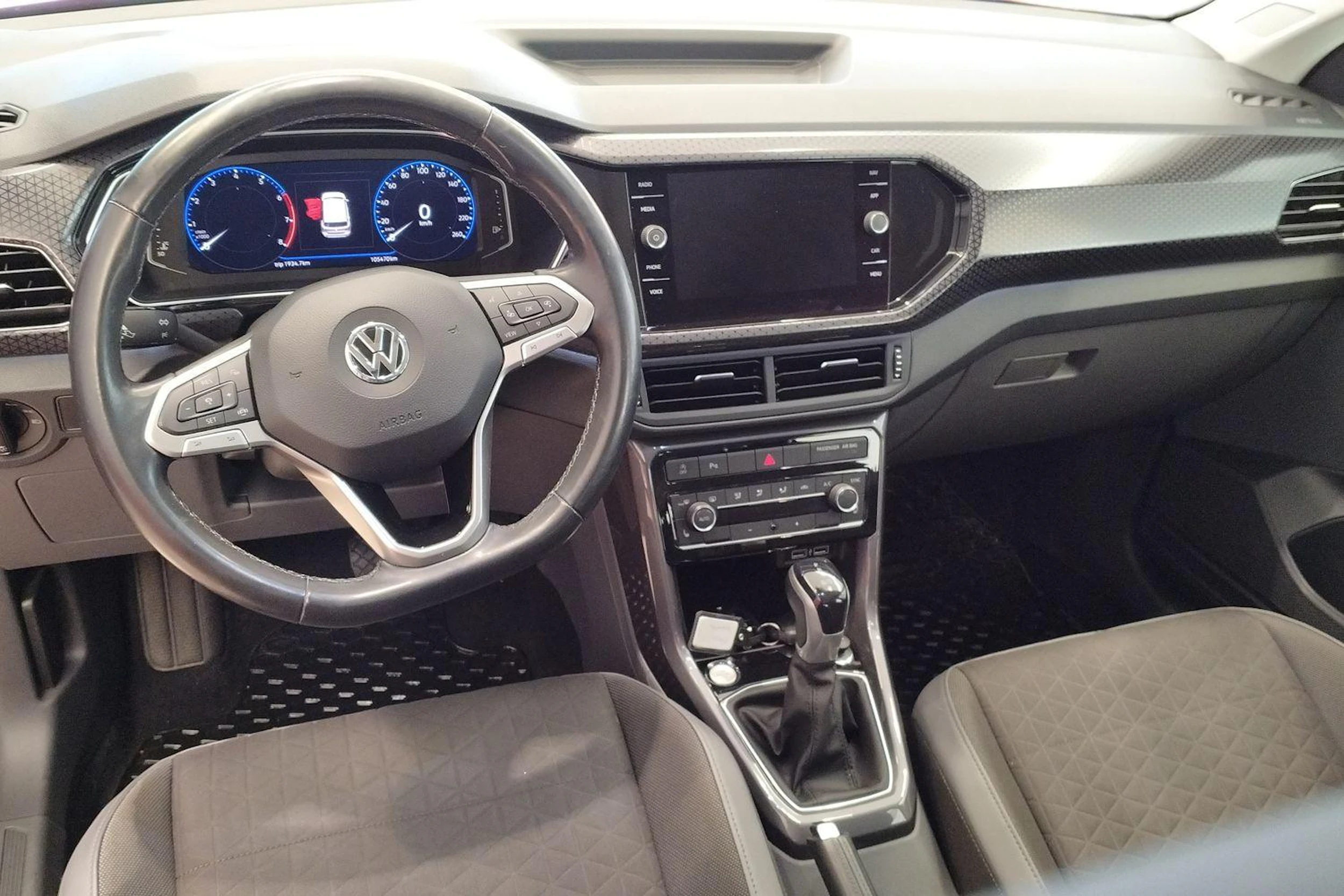 Punainen Volkswagen T-Cross 2020 kuva 9.